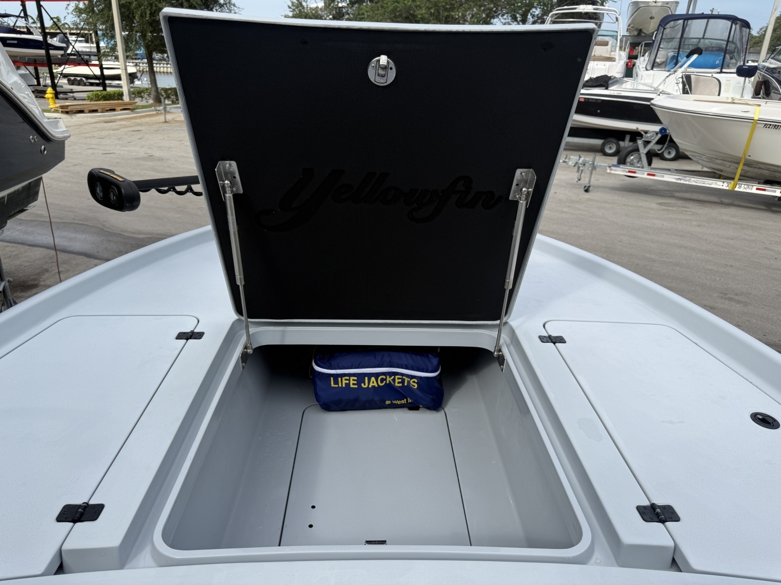 2017 Yellowfin 24 Bay CE