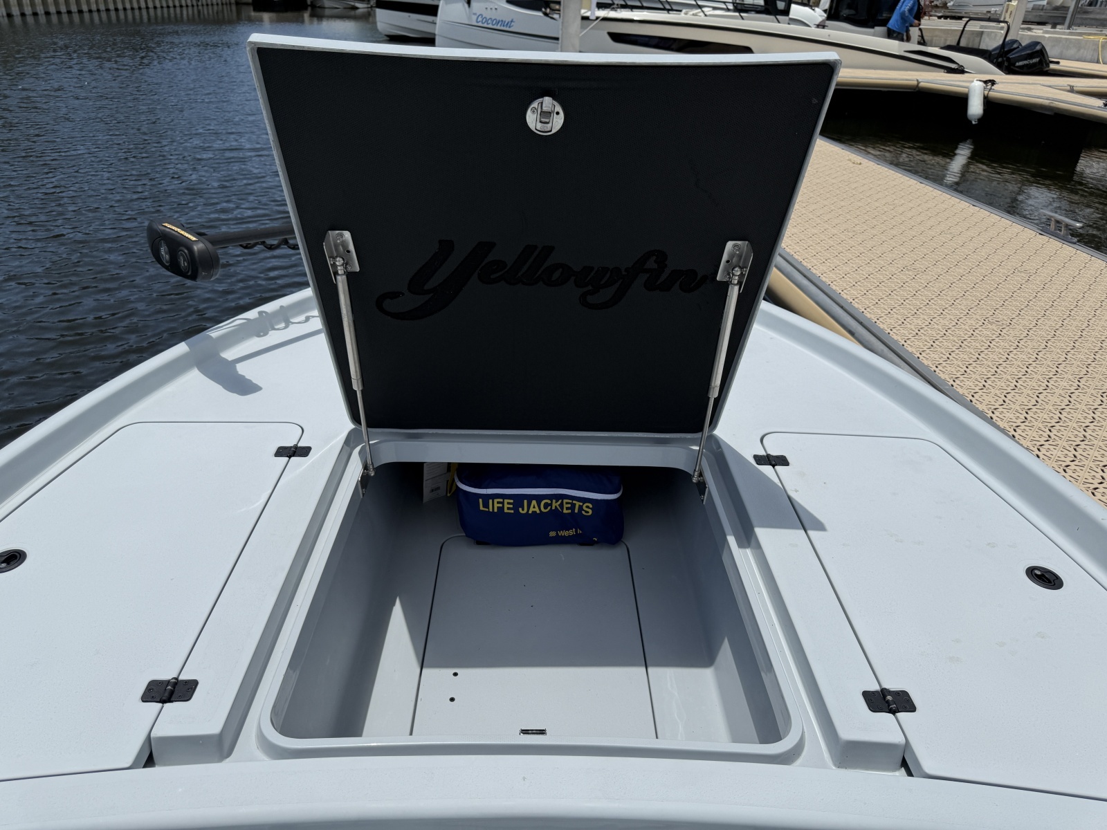 2017 Yellowfin 24 Bay CE