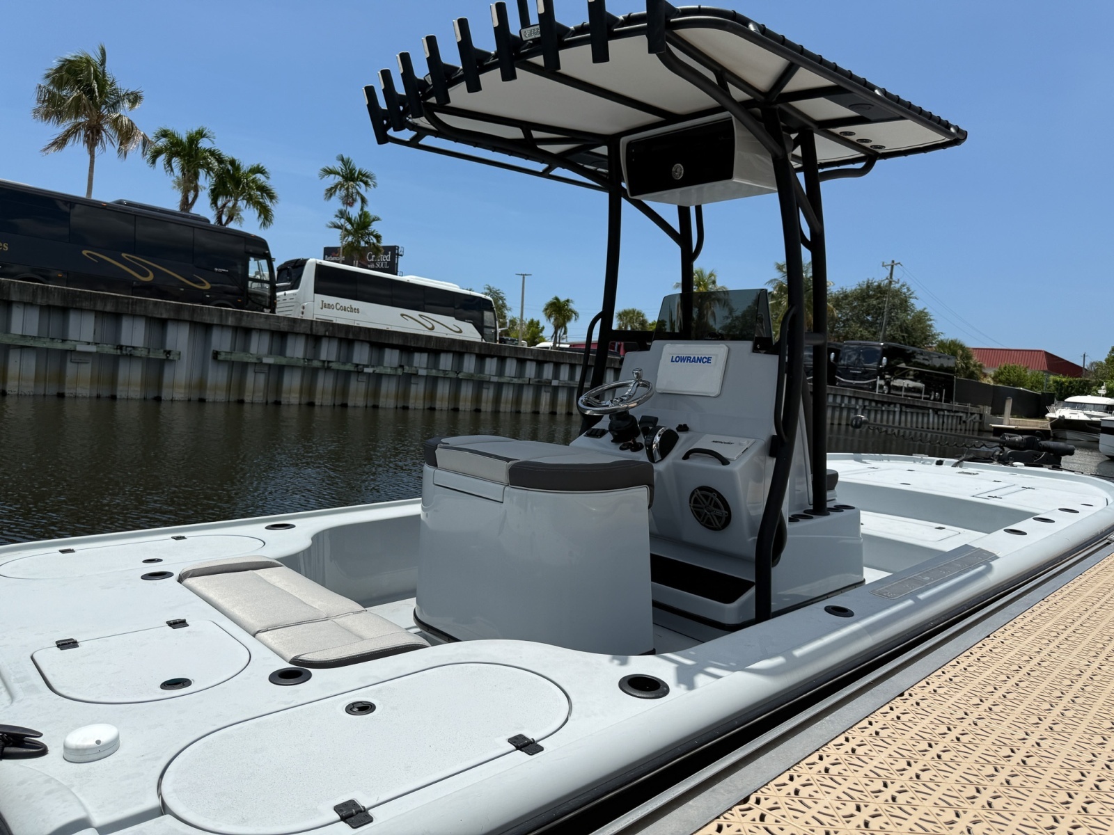 2017 Yellowfin 24 Bay CE