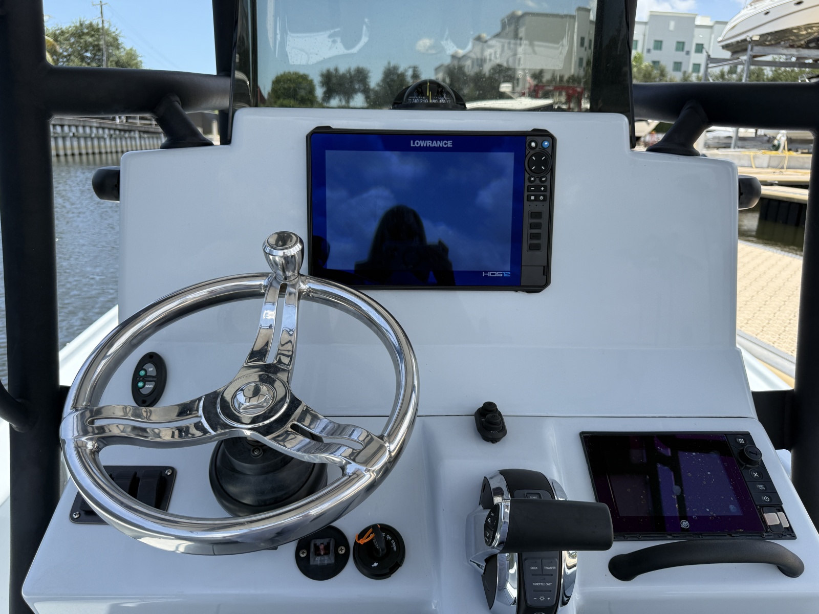 2017 Yellowfin 24 Bay CE