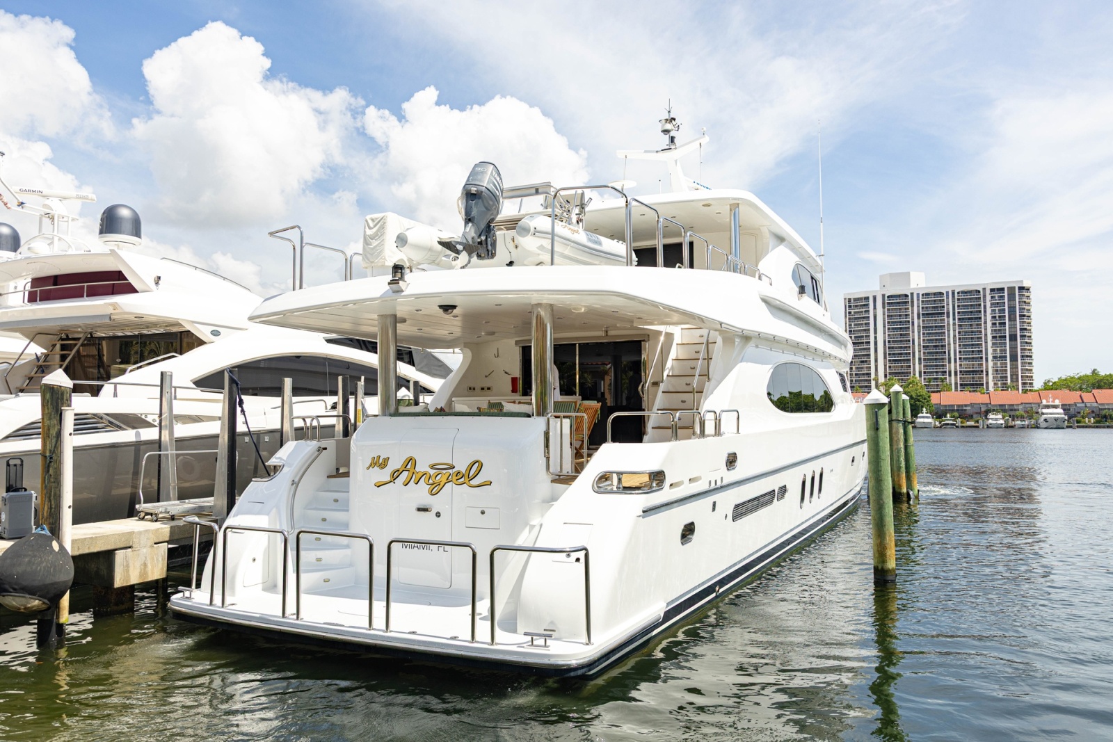 2008 Hargrave Enclosed Skylounge