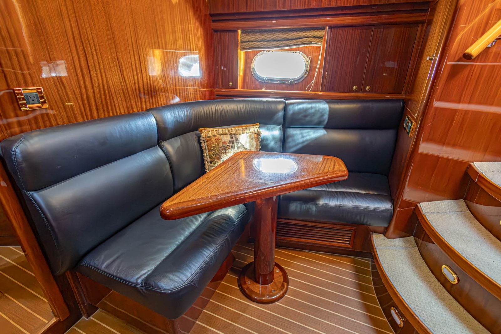 2008 Hargrave Enclosed Skylounge