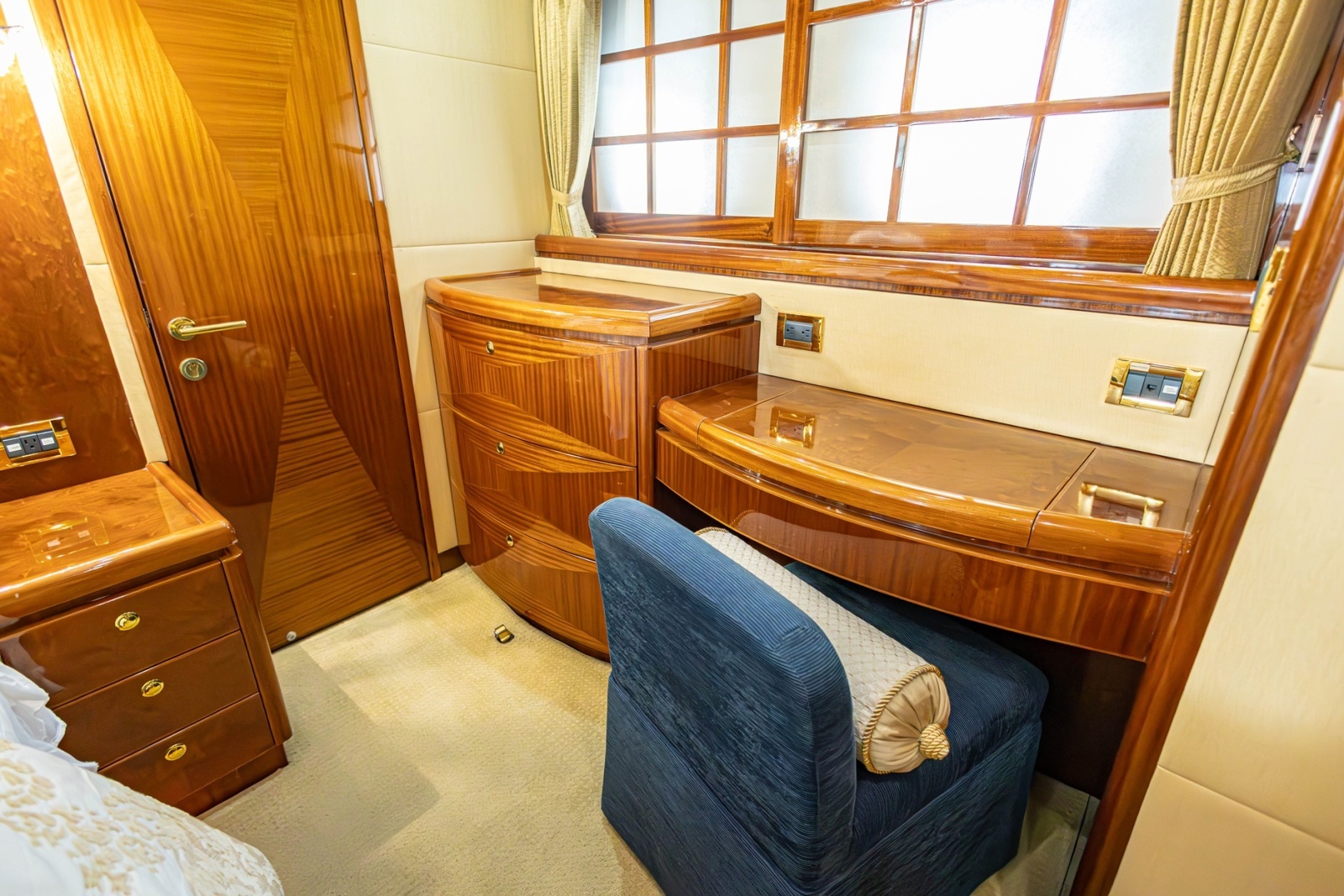 2008 Hargrave Enclosed Skylounge