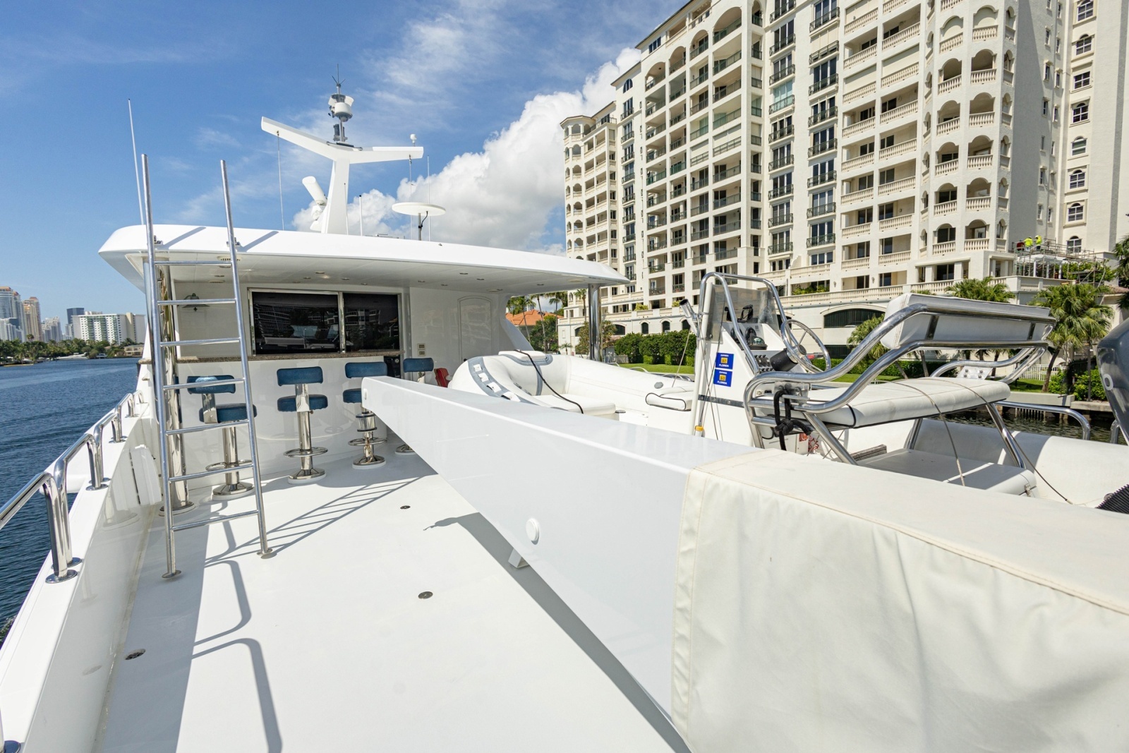 2008 Hargrave Enclosed Skylounge