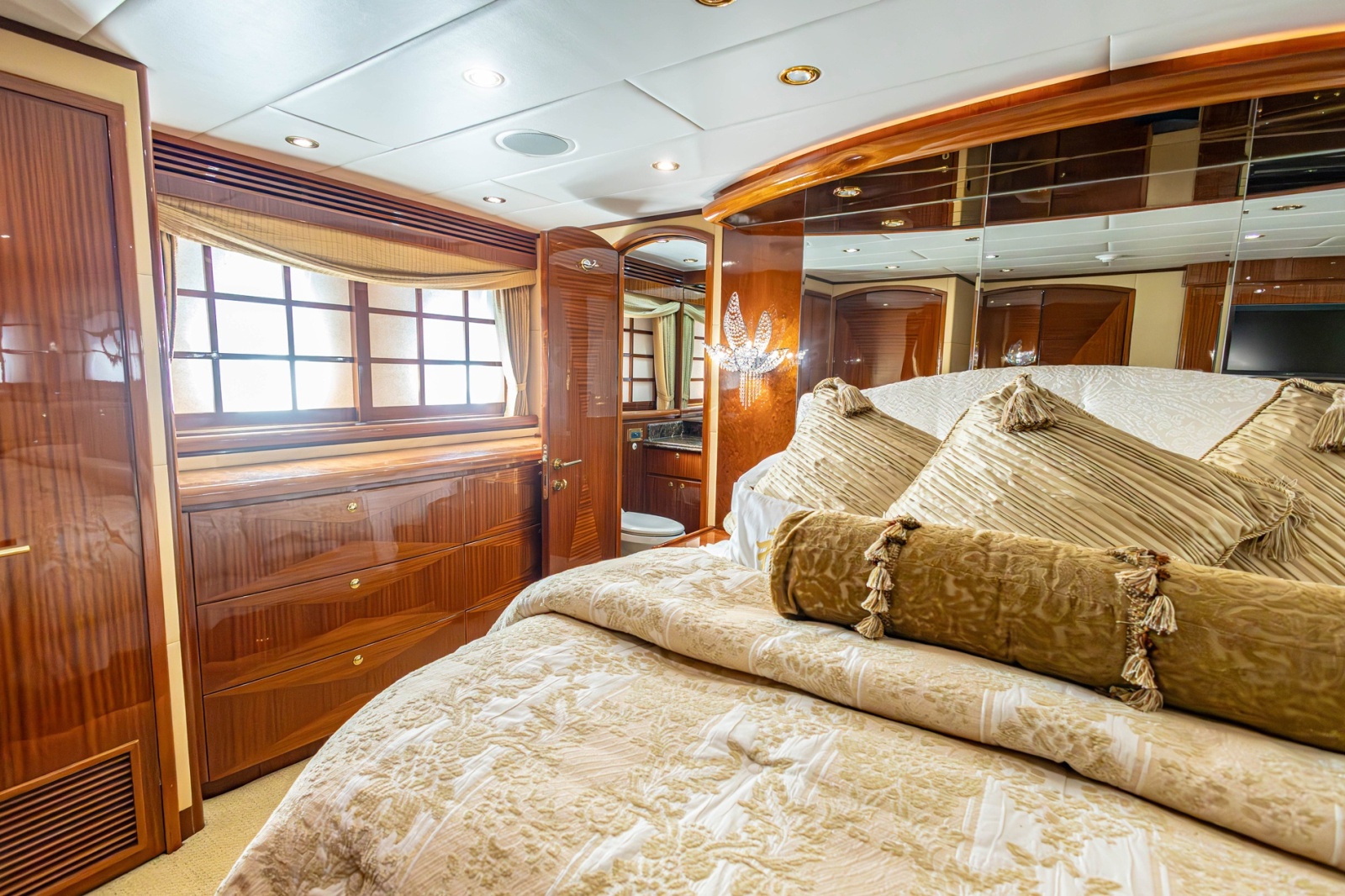 2008 Hargrave Enclosed Skylounge