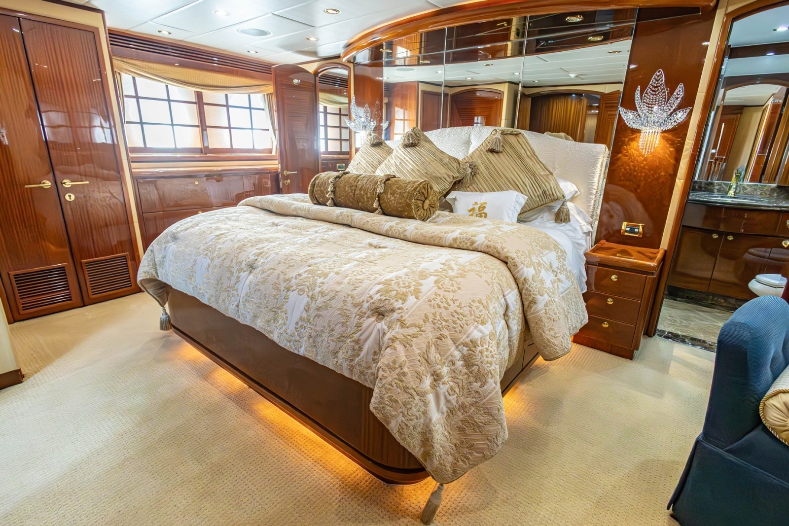 2008 Hargrave Enclosed Skylounge