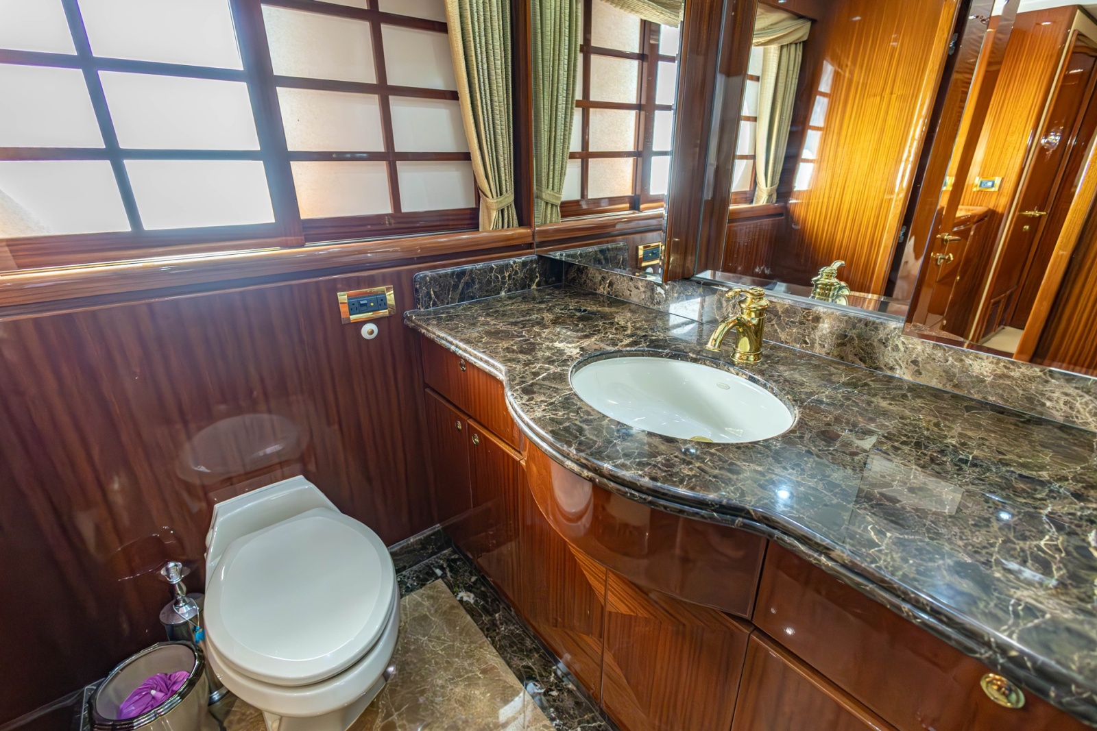 2008 Hargrave Enclosed Skylounge