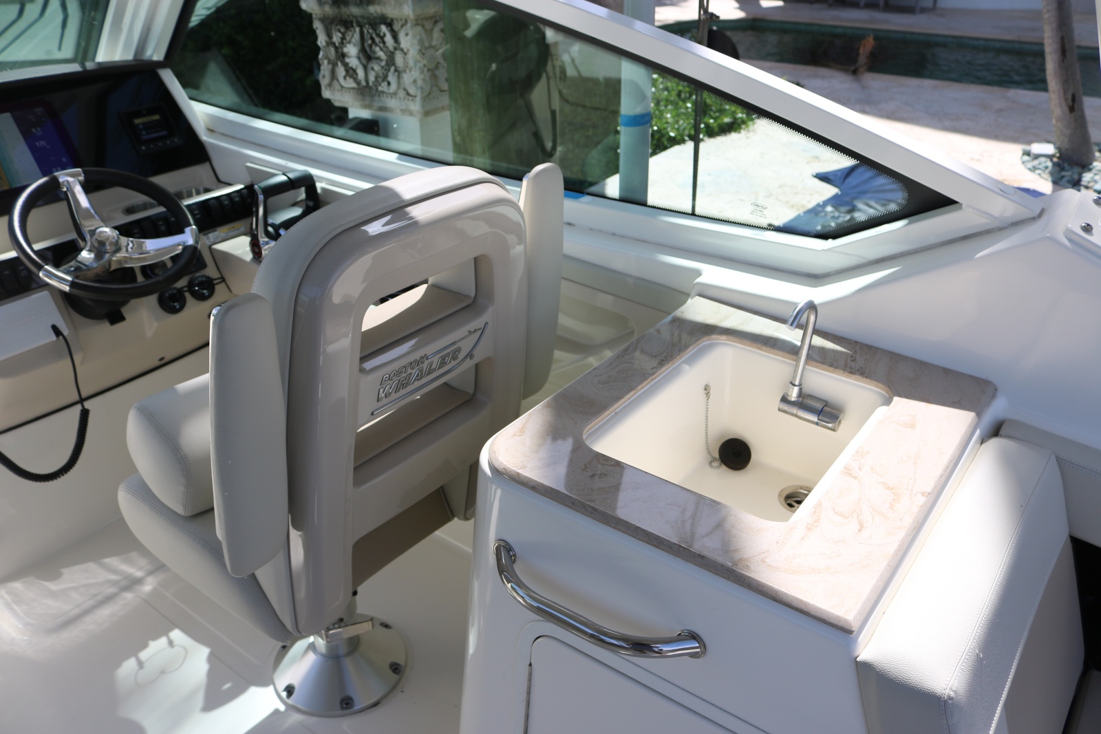 2023 Boston Whaler 280 Vantage