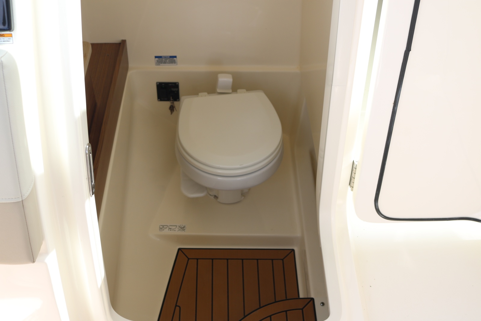 2023 Boston Whaler 280 Vantage