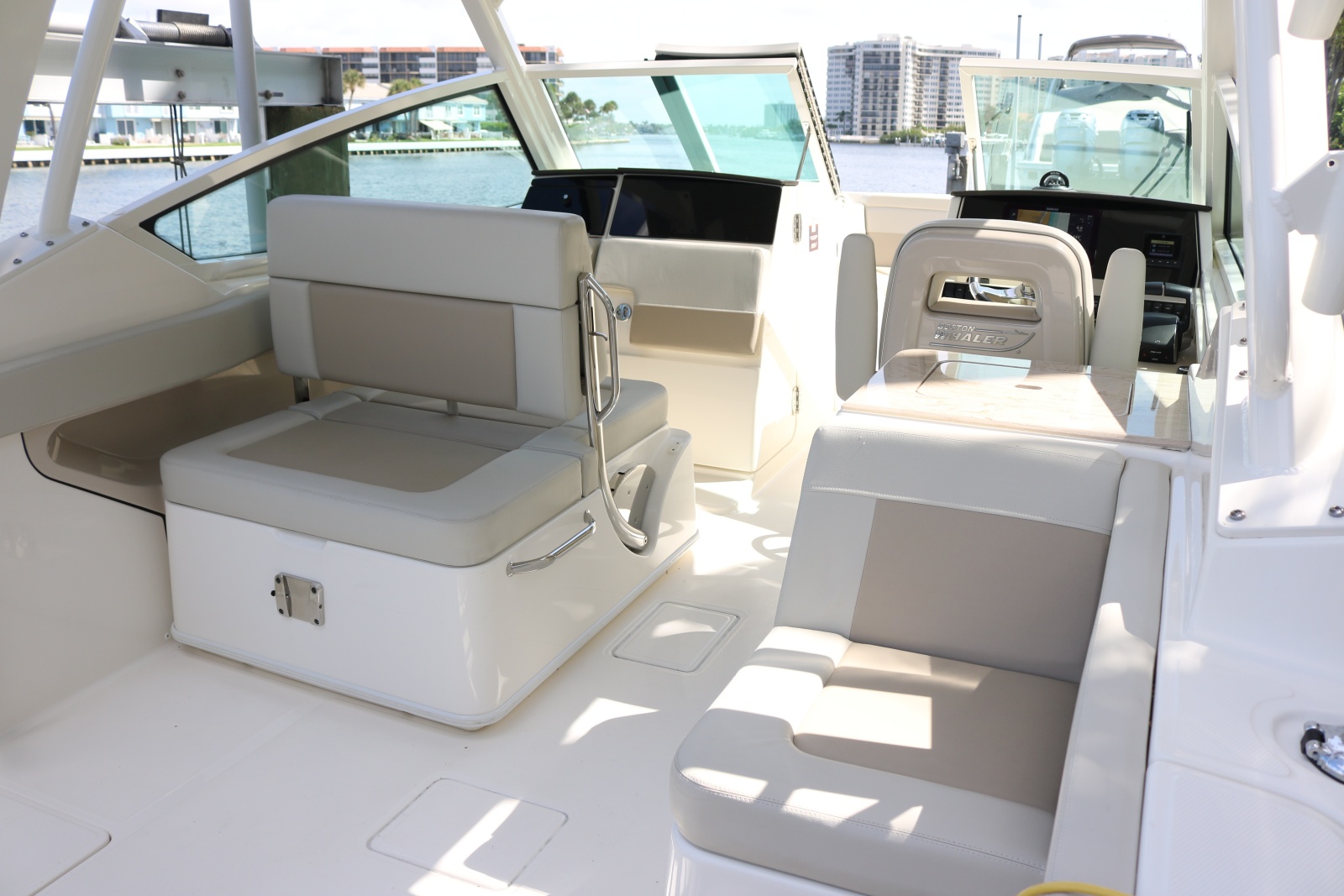 2023 Boston Whaler 280 Vantage