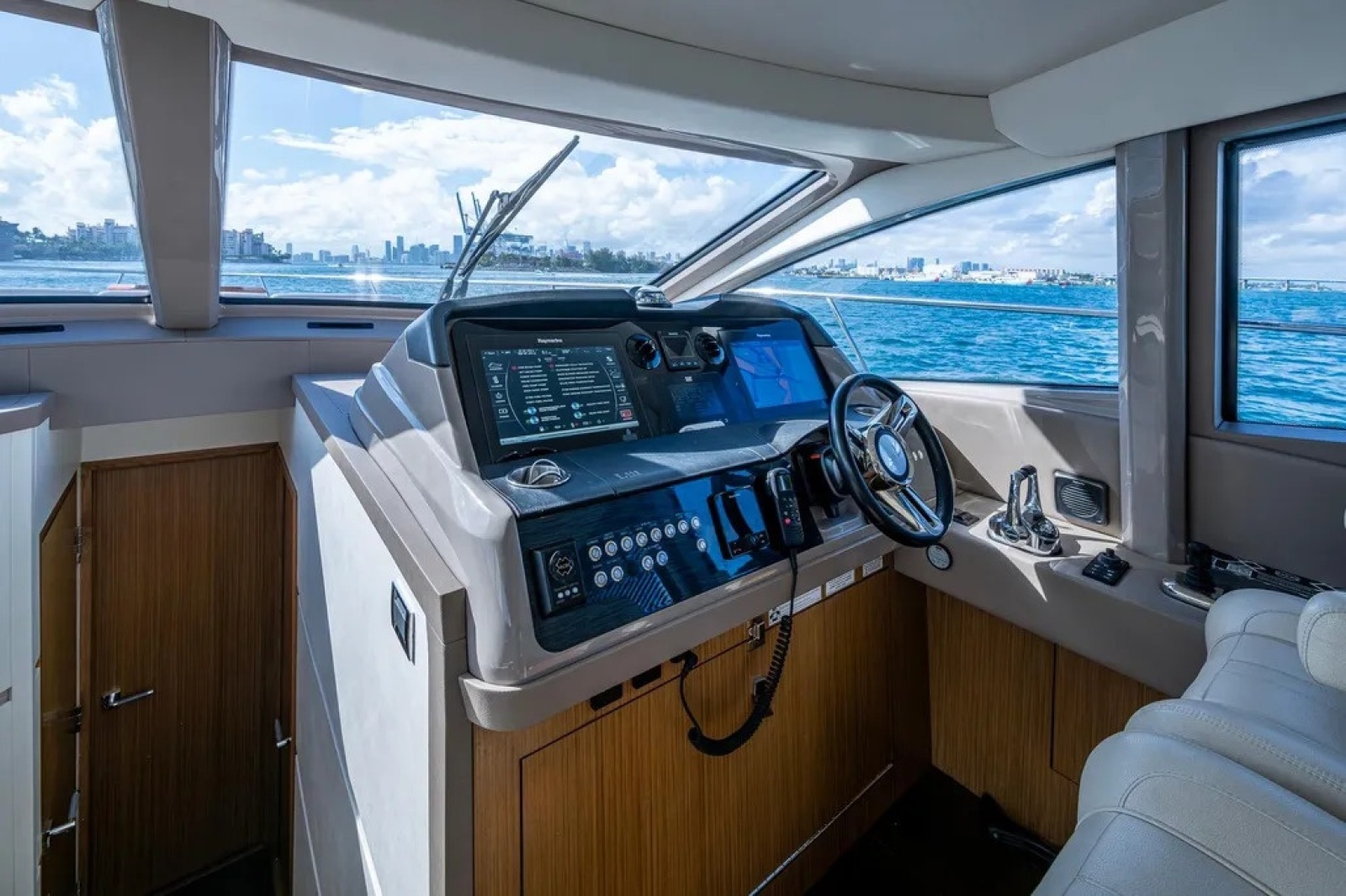 2018 Sea Ray L550 Fly