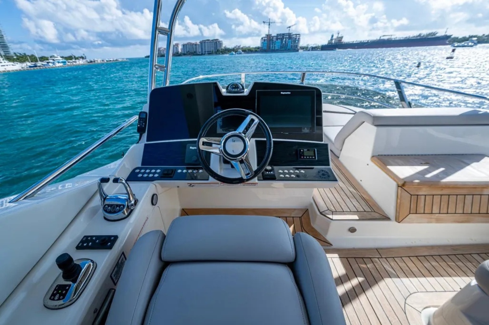 2018 Sea Ray L550 Fly