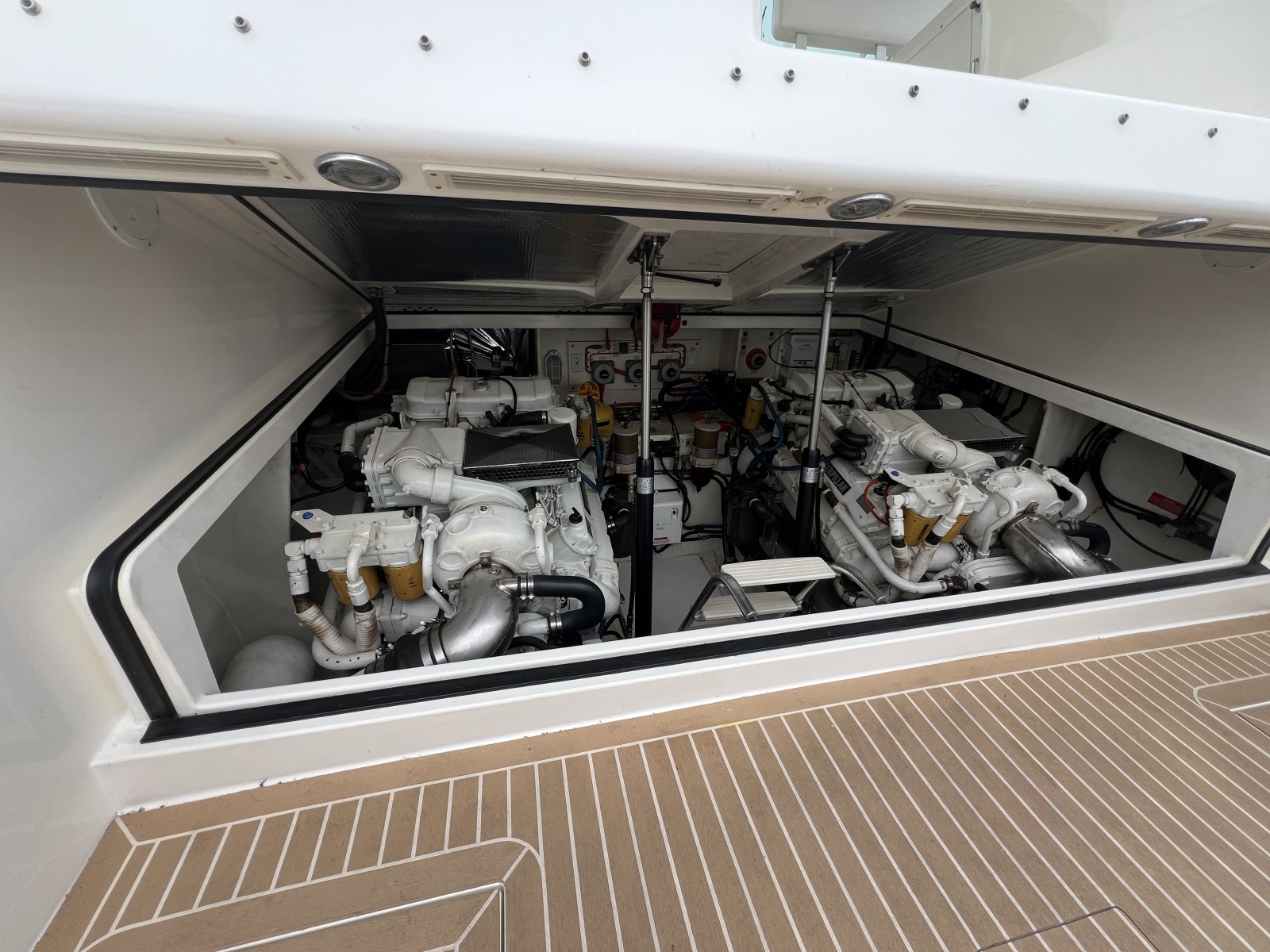 1998 Cabo 35 Express