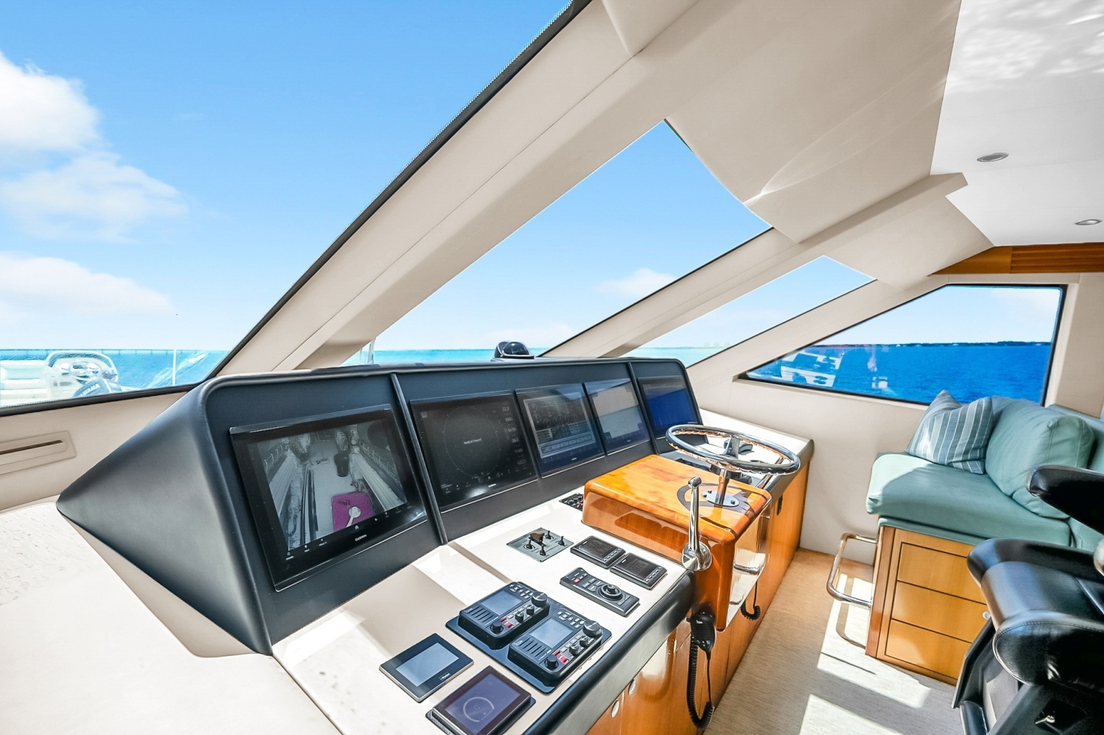 2008 Hatteras Convertible