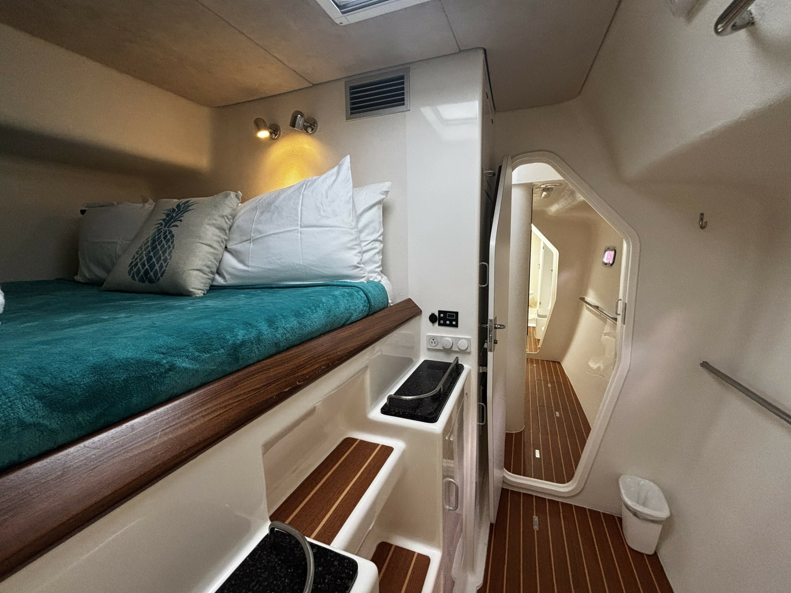 2011 Voyage Yachts 520
