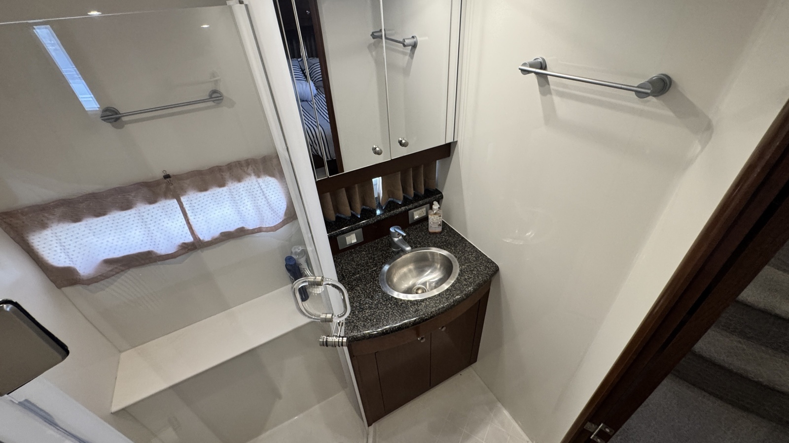 2007 Carver 47 Cockpit Motor Yacht