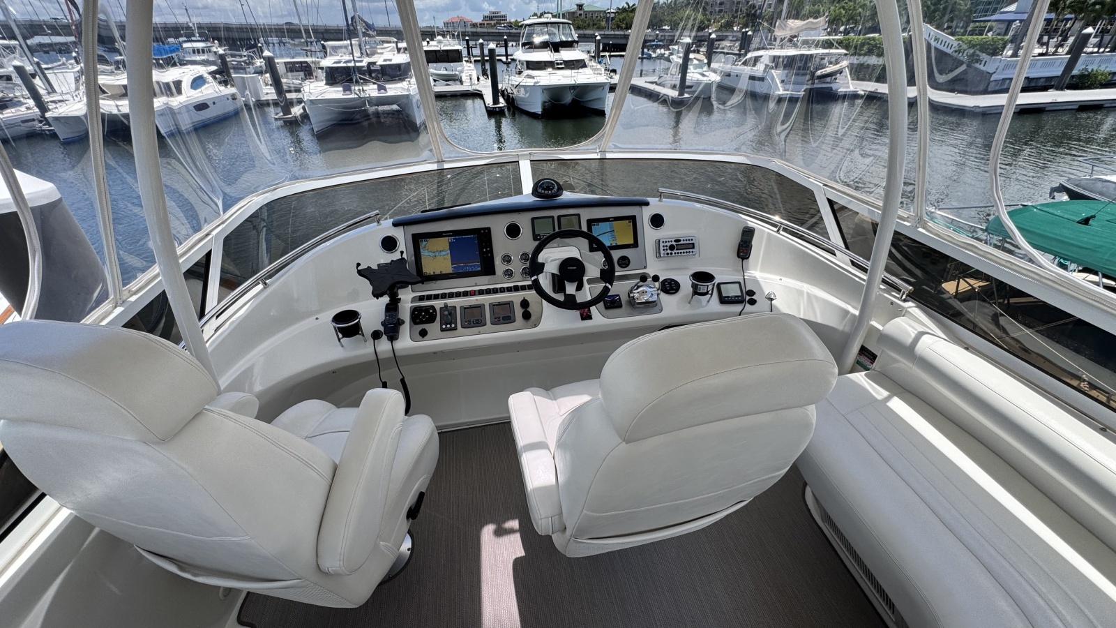 2007 Carver 47 Cockpit Motor Yacht