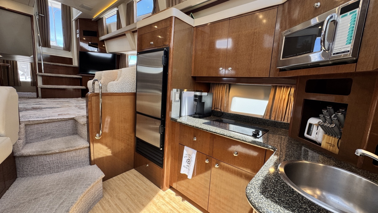 2007 Carver 47 Cockpit Motor Yacht