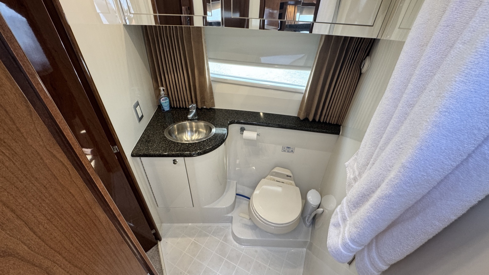 2007 Carver 47 Cockpit Motor Yacht