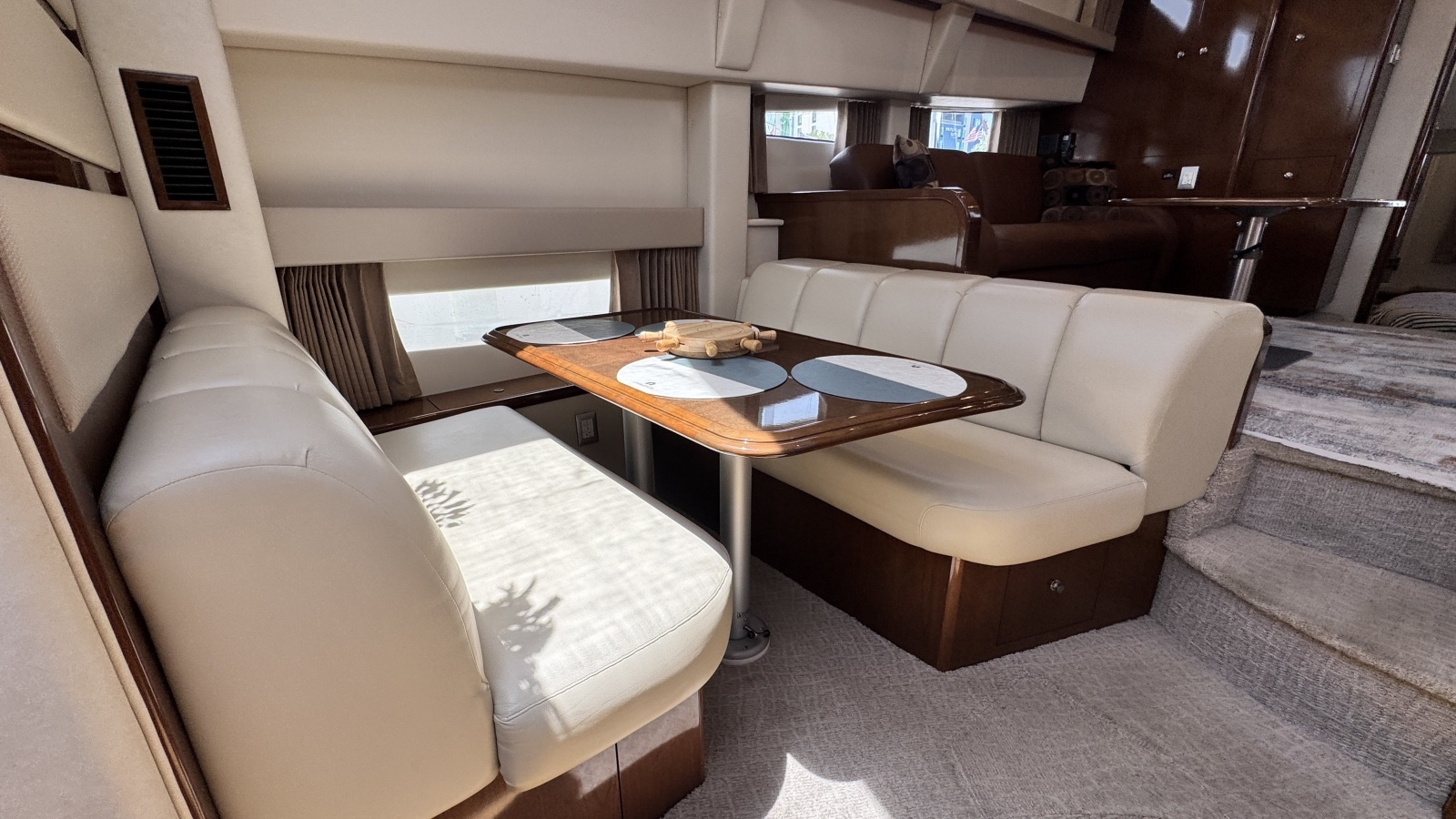 2007 Carver 47 Cockpit Motor Yacht