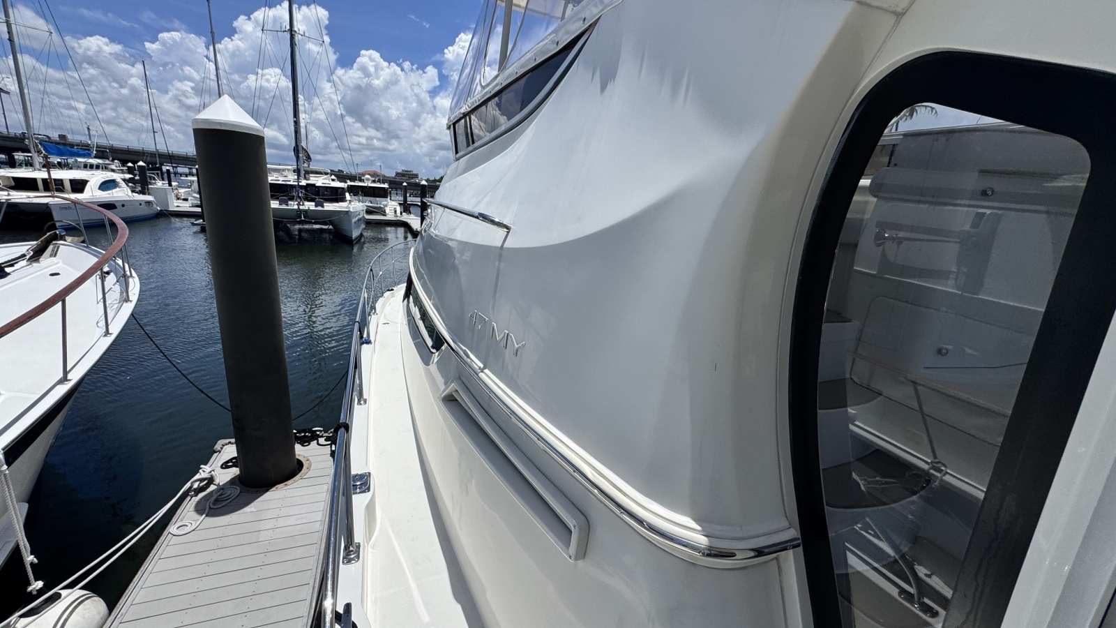 2007 Carver 47 Cockpit Motor Yacht