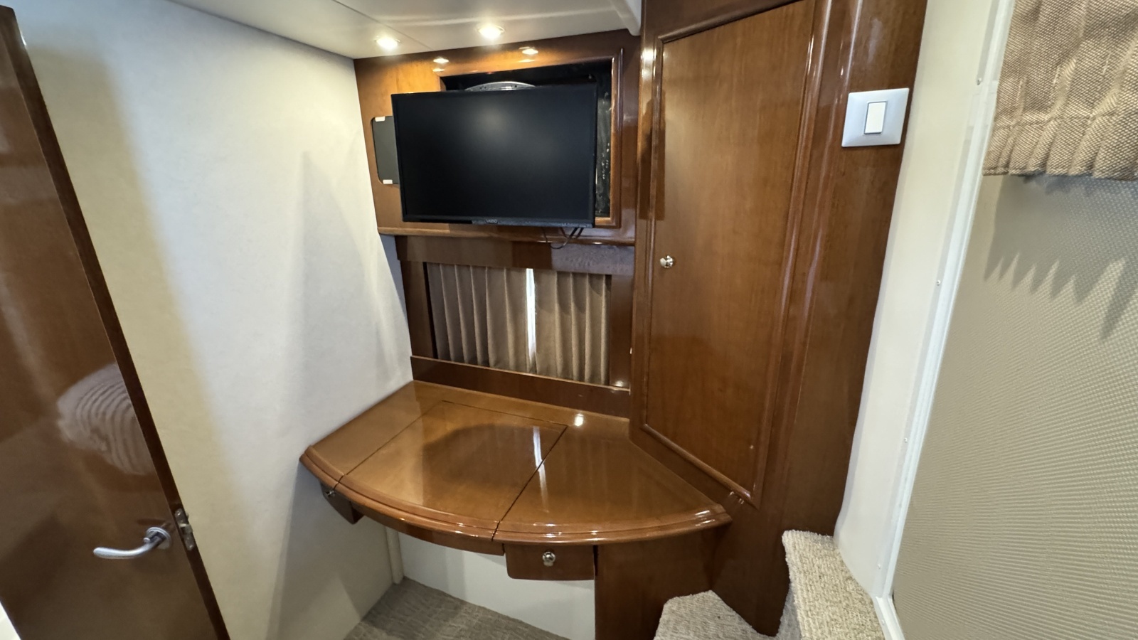 2007 Carver 47 Cockpit Motor Yacht