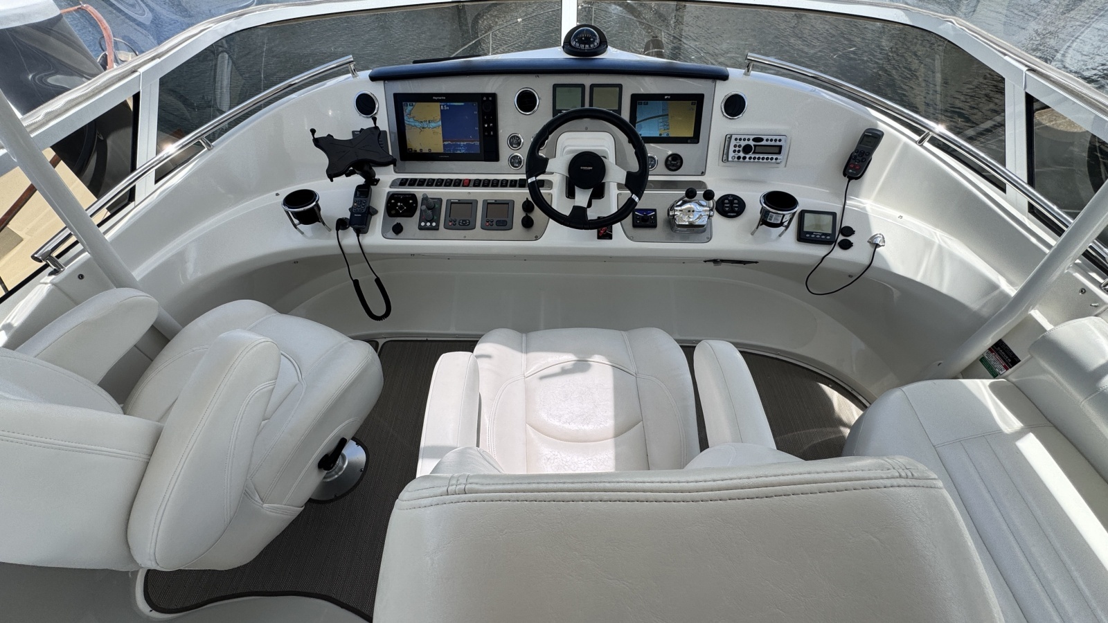 2007 Carver 47 Cockpit Motor Yacht
