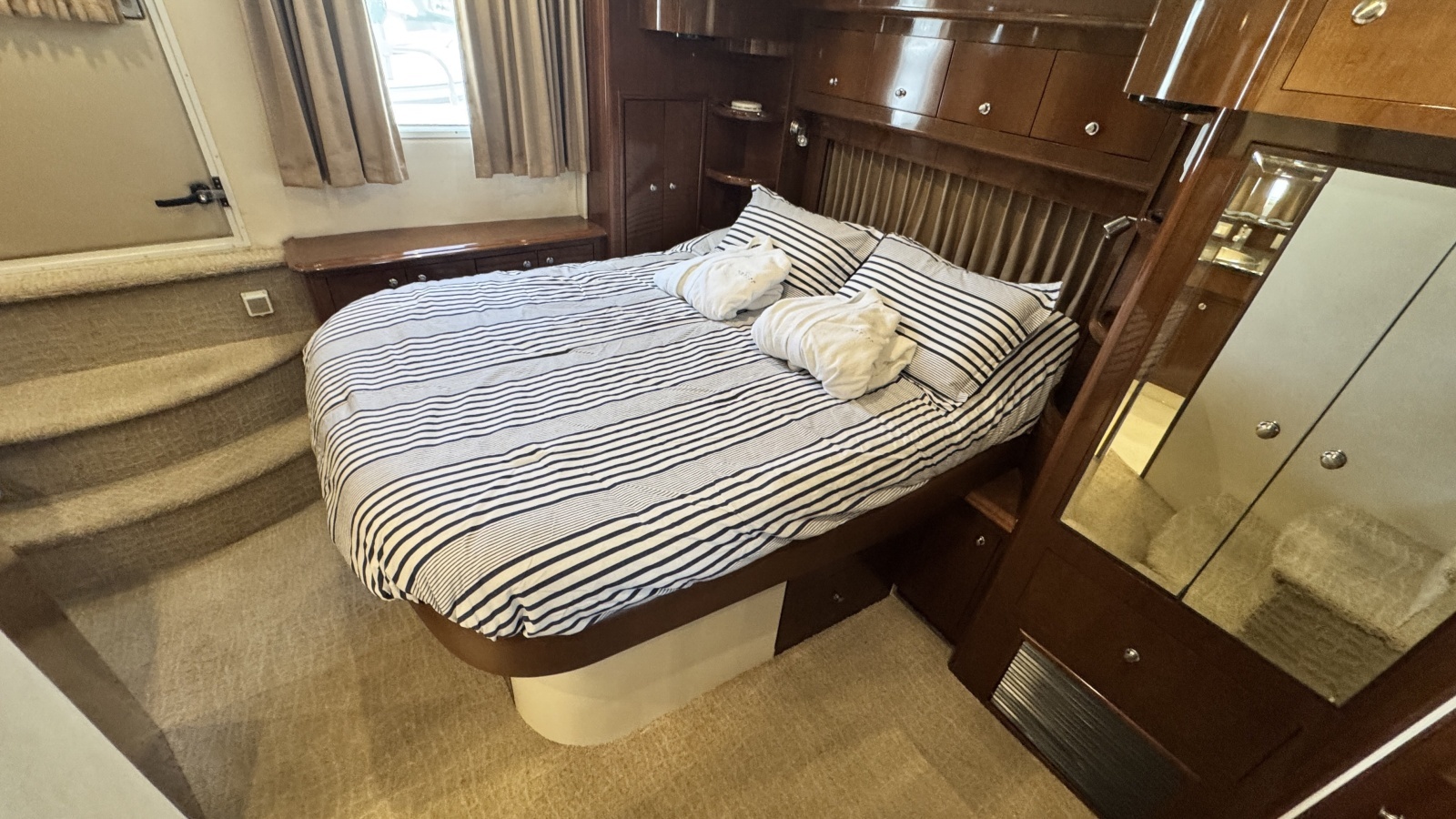 2007 Carver 47 Cockpit Motor Yacht