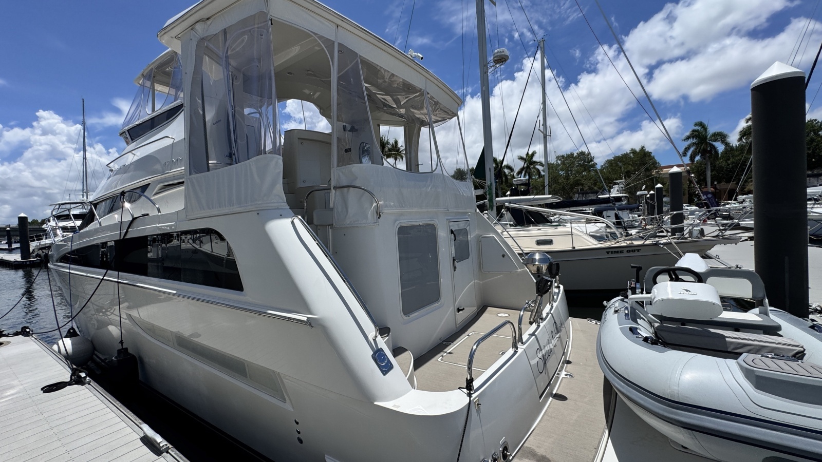 2007 Carver 47 Cockpit Motor Yacht