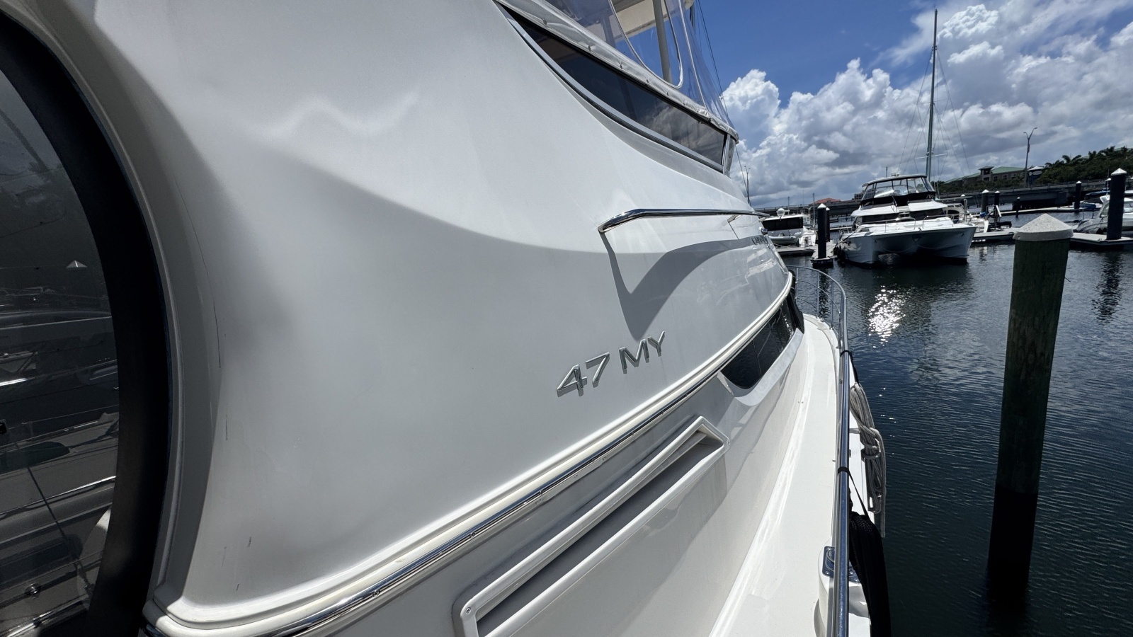 2007 Carver 47 Cockpit Motor Yacht