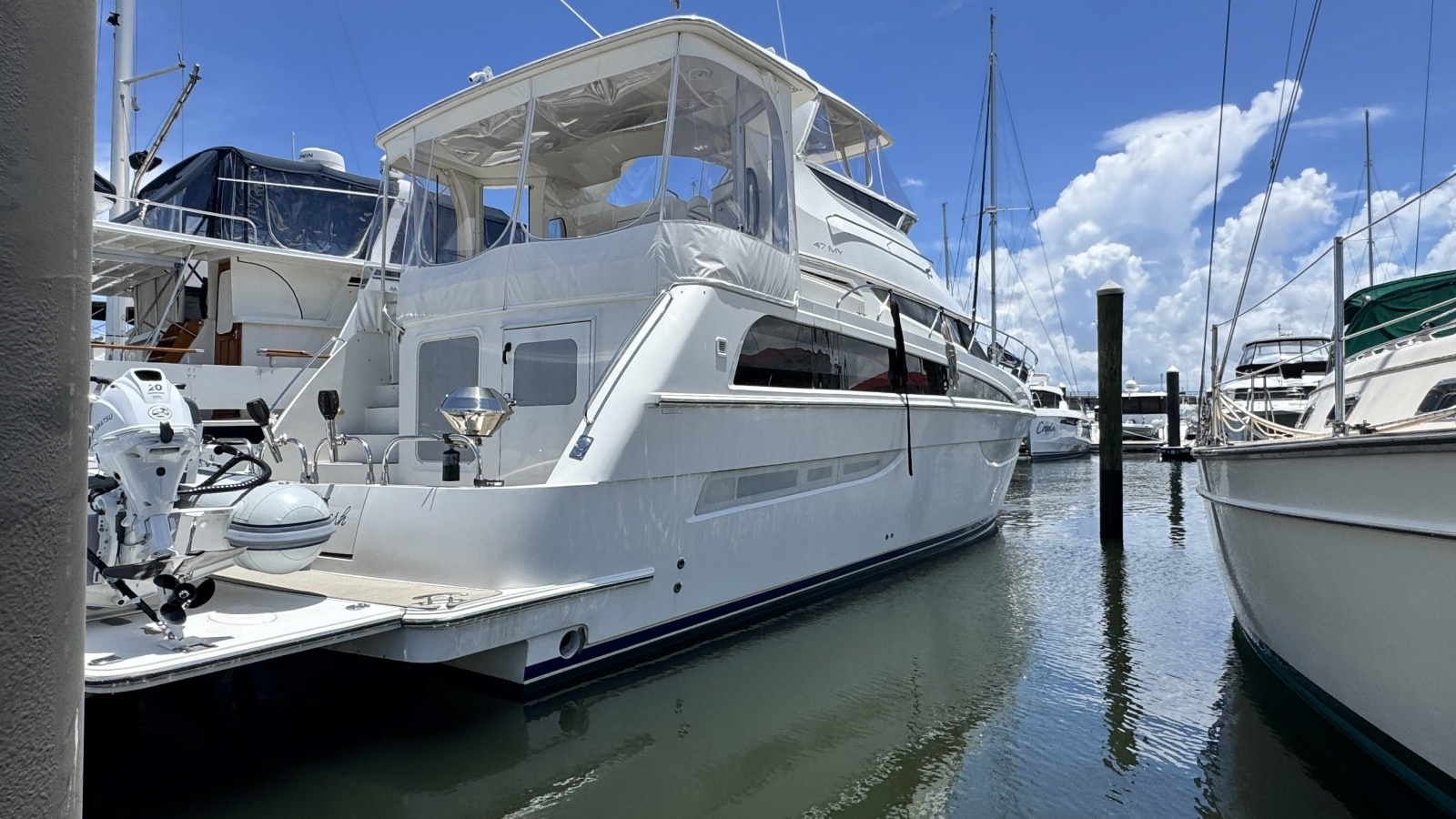 2007 Carver 47 Cockpit Motor Yacht