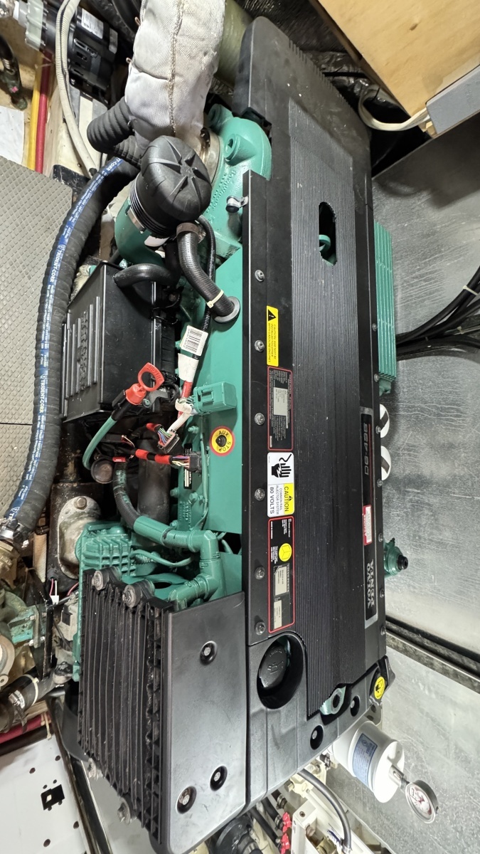 2007 Carver 47 Motor Yacht Engine Room