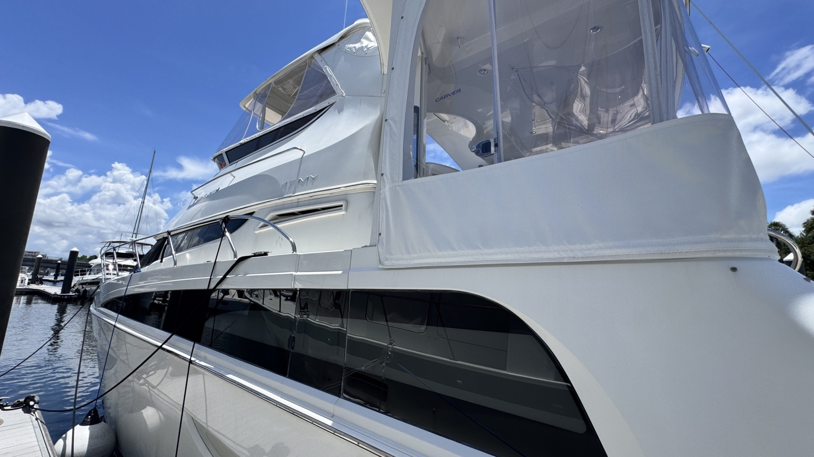 2007 Carver 47 Cockpit Motor Yacht