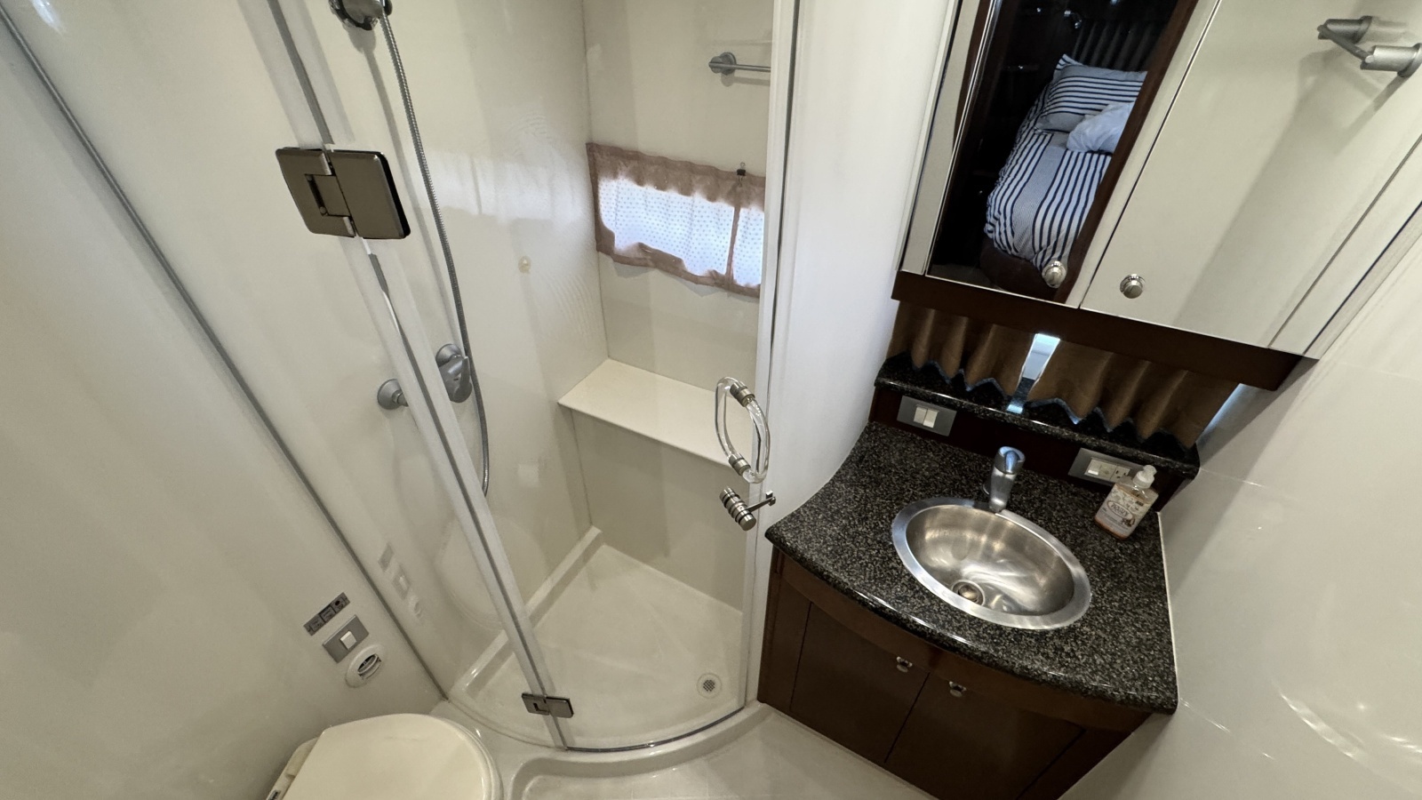 2007 Carver 47 Cockpit Motor Yacht