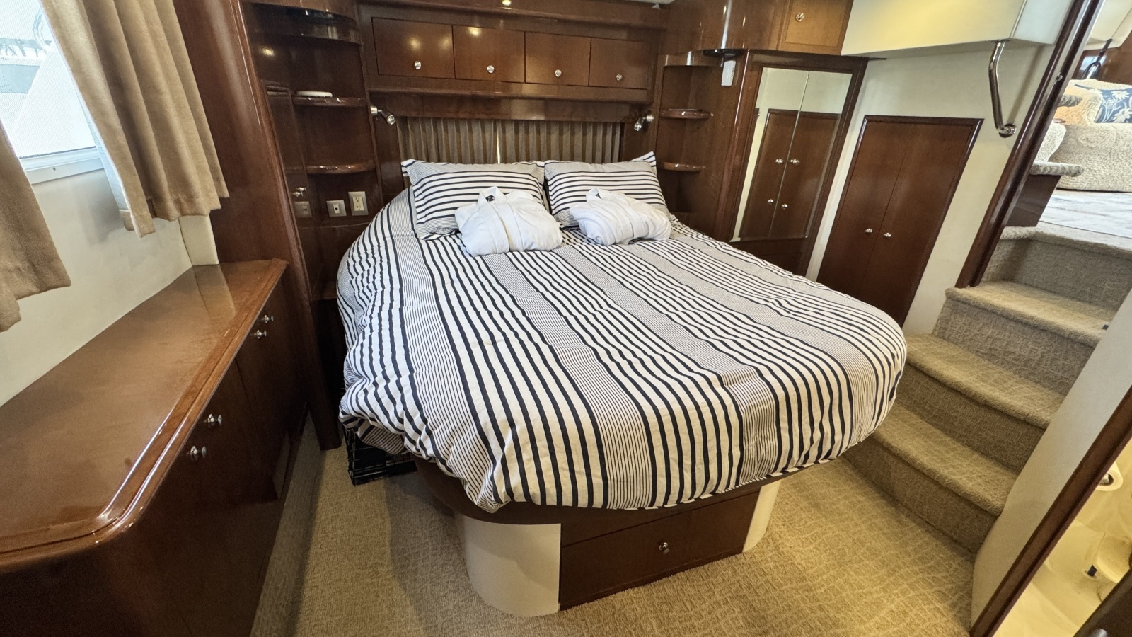 2007 Carver 47 Cockpit Motor Yacht