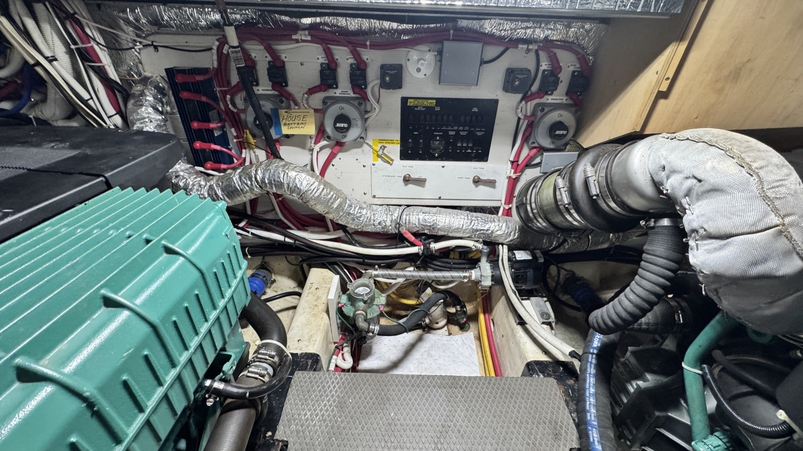 2007 Carver 47 Motor Yacht Engine Room