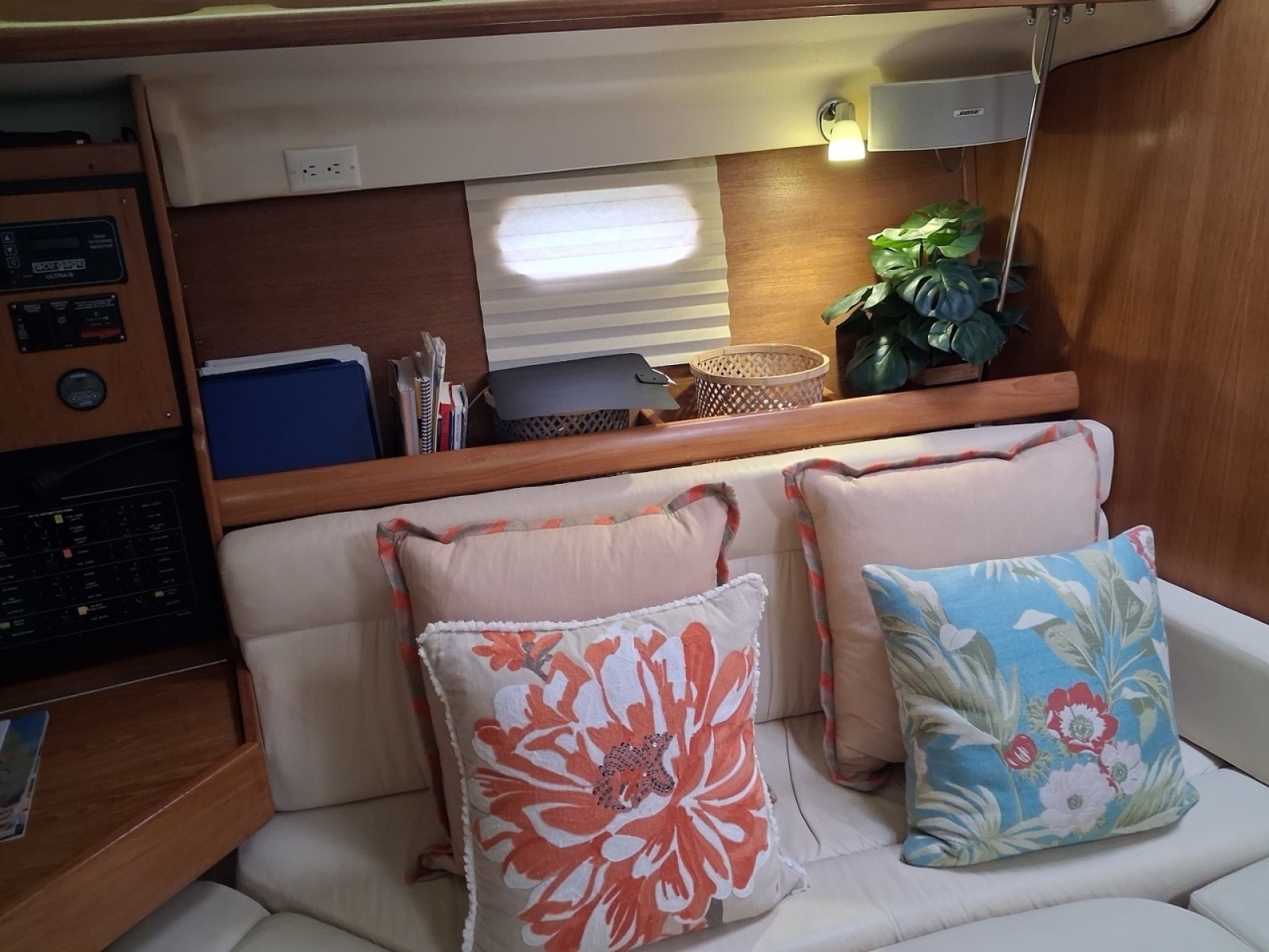 2005 Catalina 350