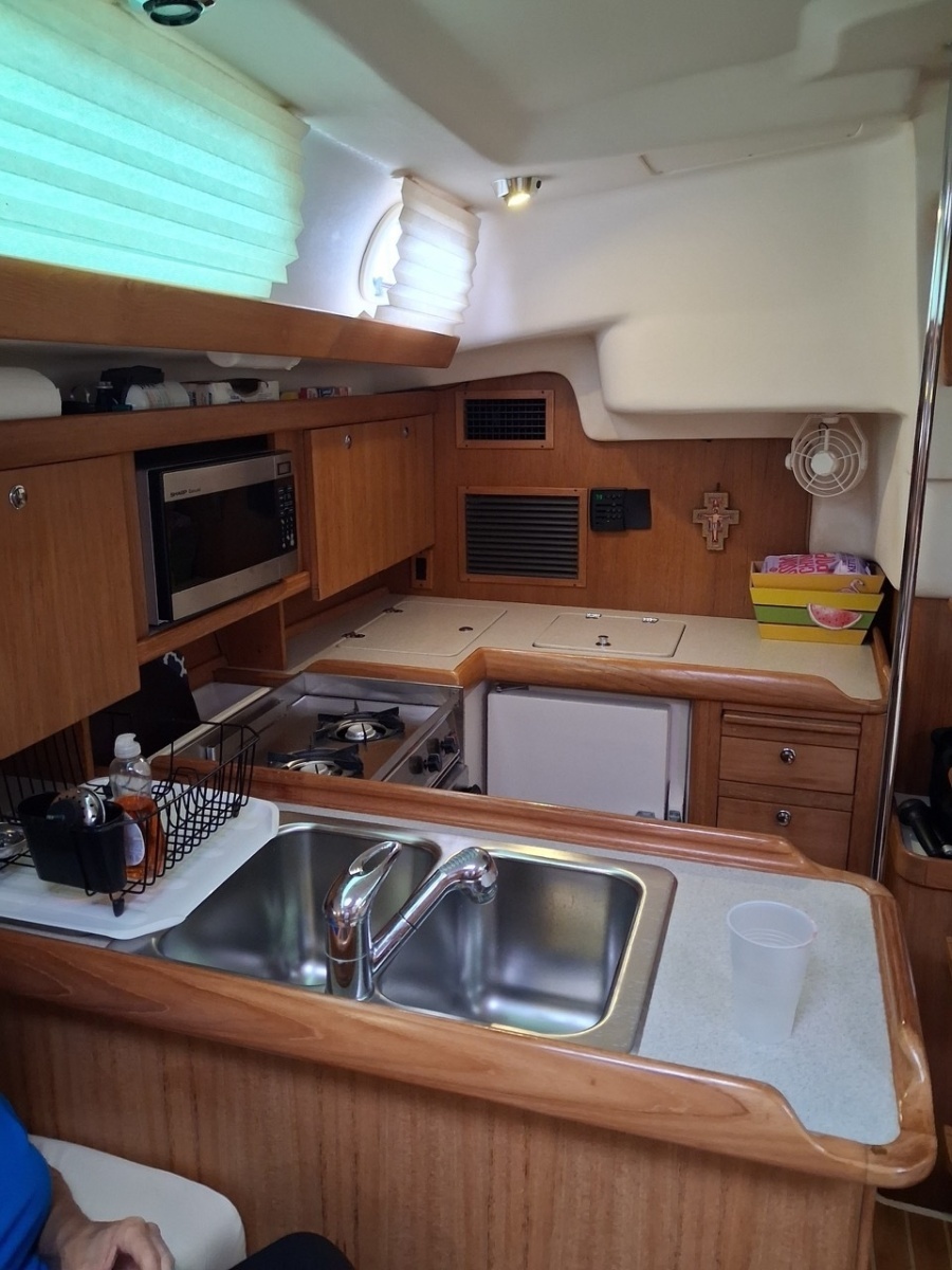2005 Catalina 350