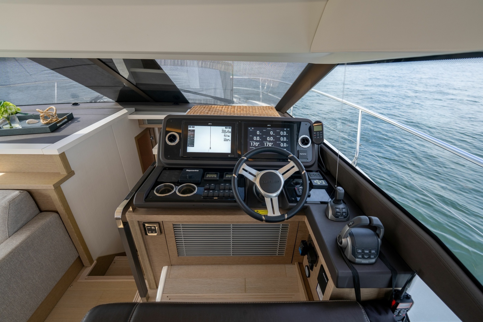 2022 Prestige 520