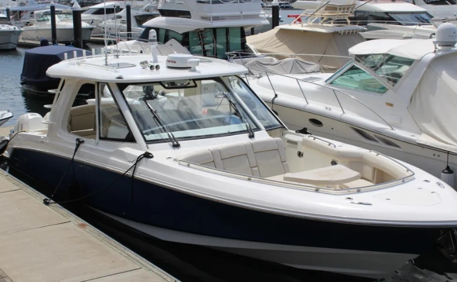 2019 Boston Whaler 380 Realm