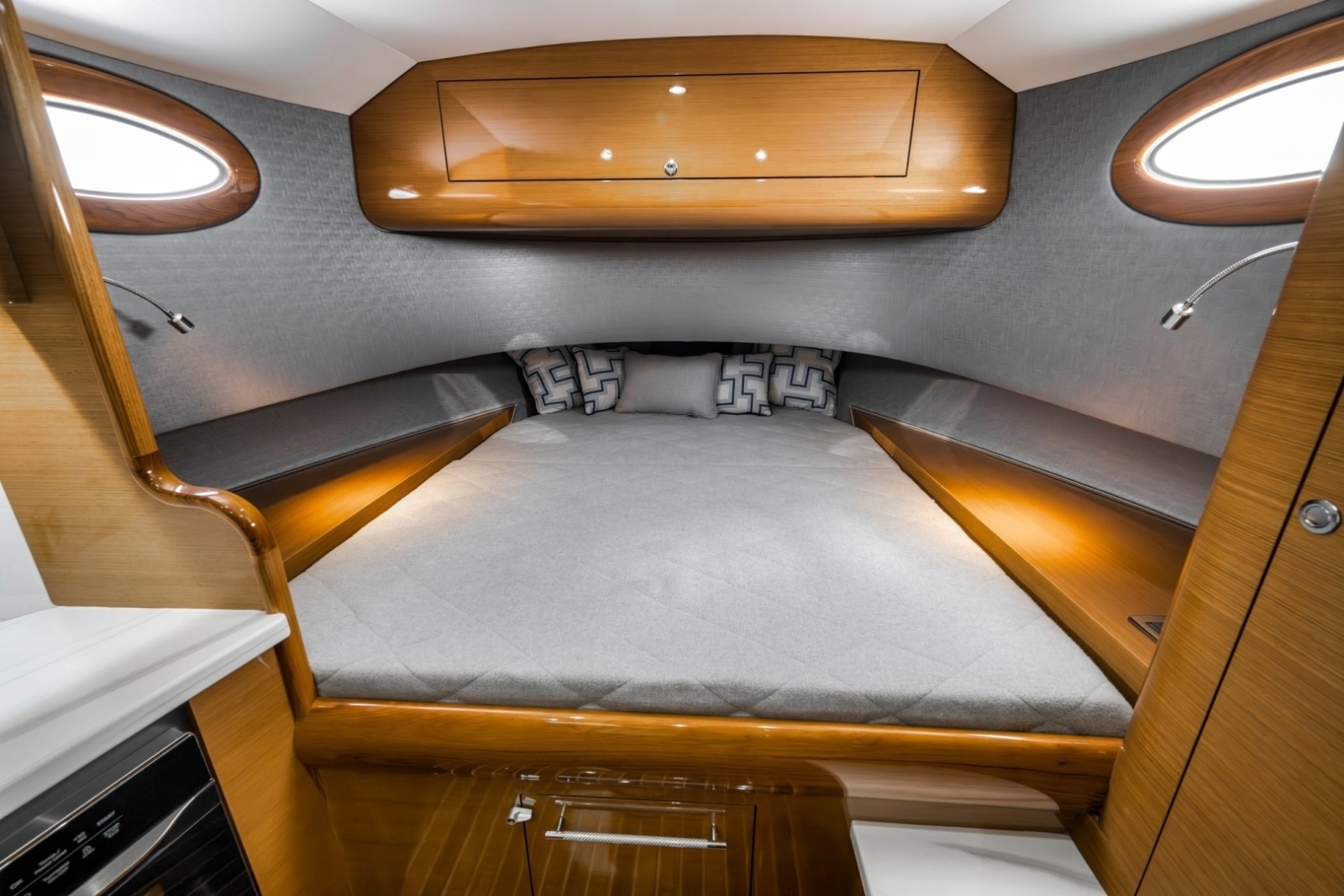 2022 Winter Custom Yachts 38 Walk Around