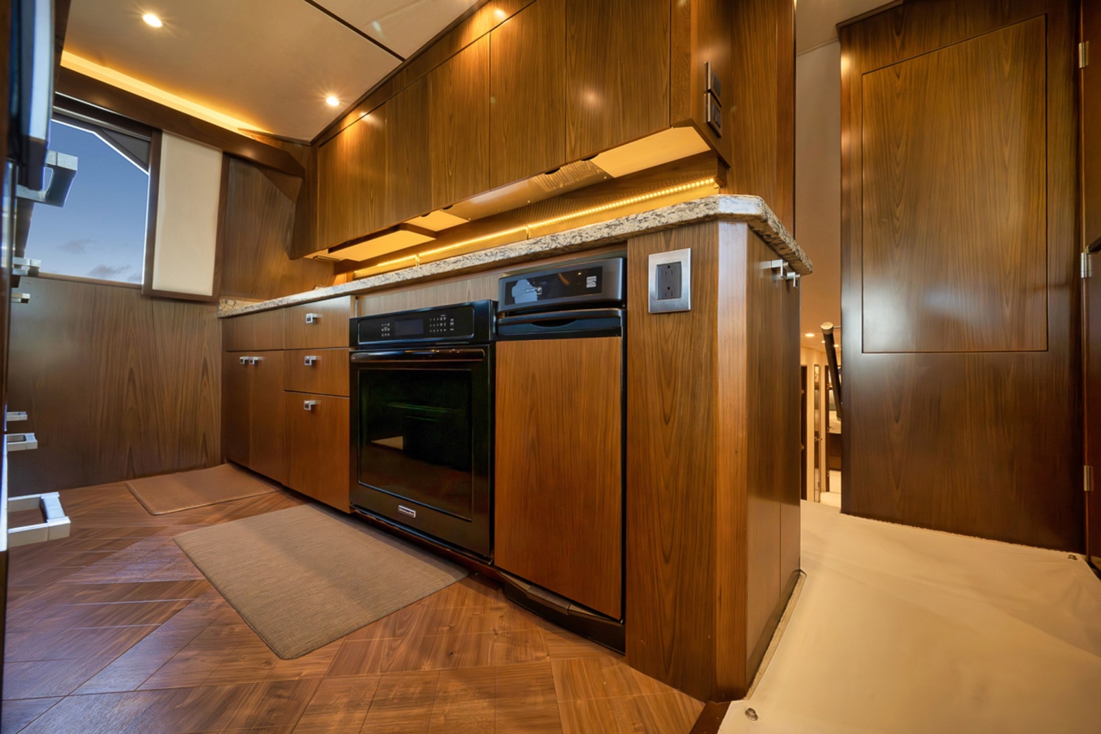2015 Viking 76 Enclosed Bridge
