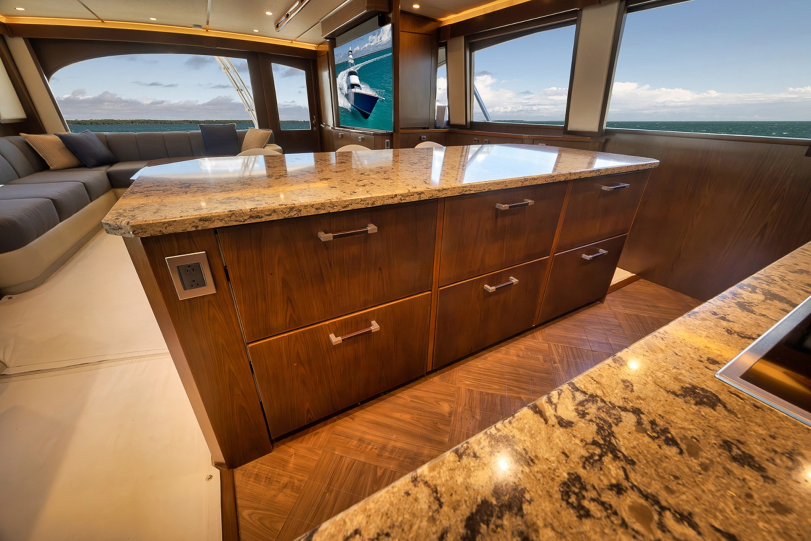 2015 Viking 76 Enclosed Bridge