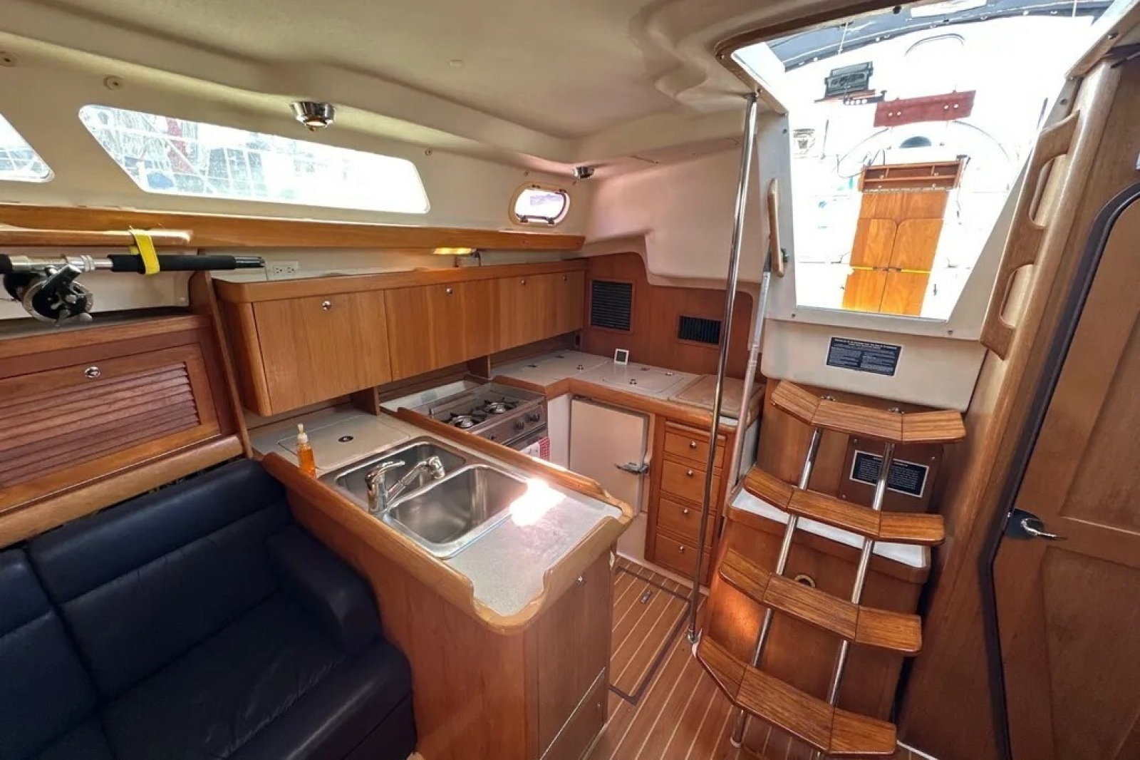 2005 Catalina 350