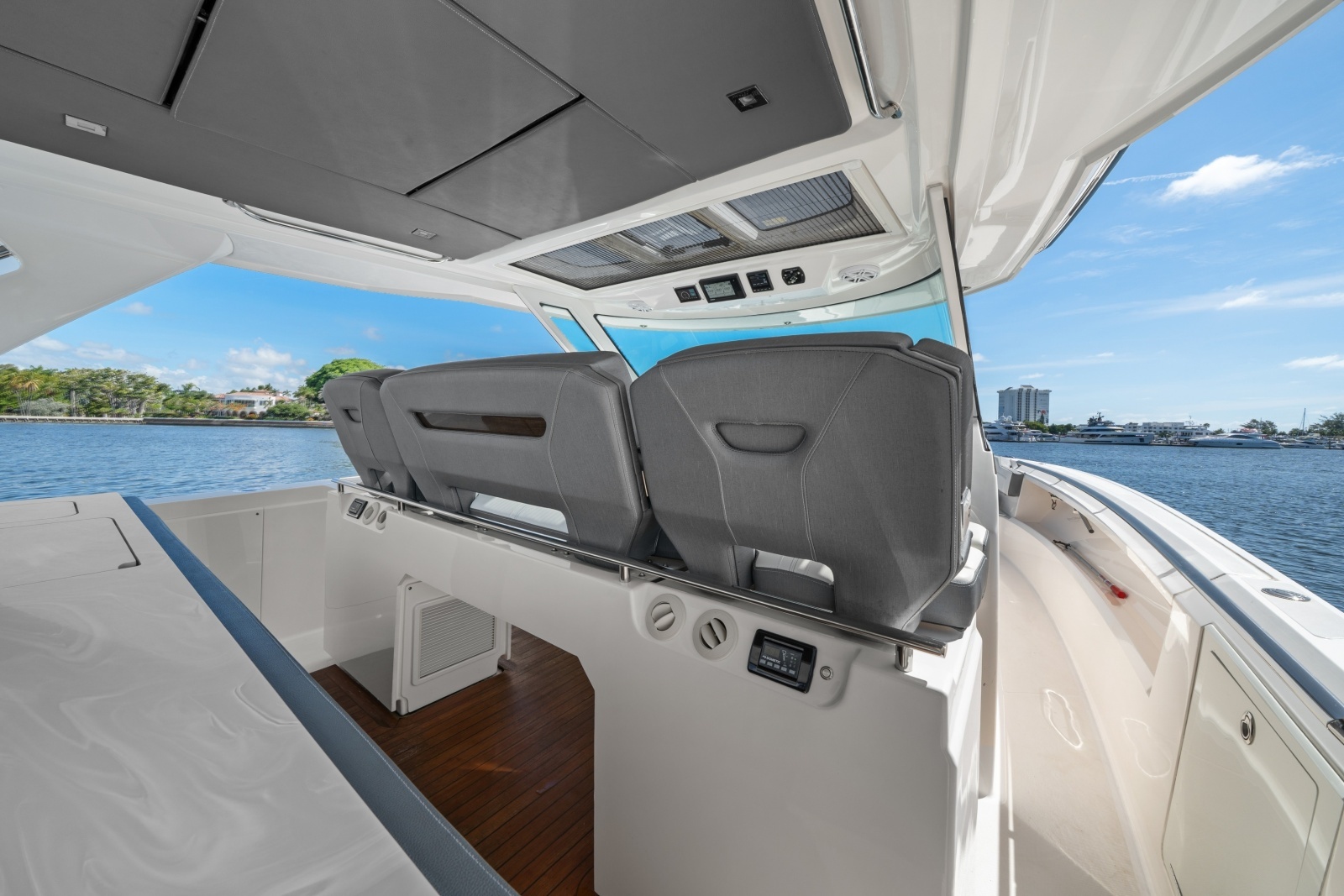 2020 Tiara Yachts 