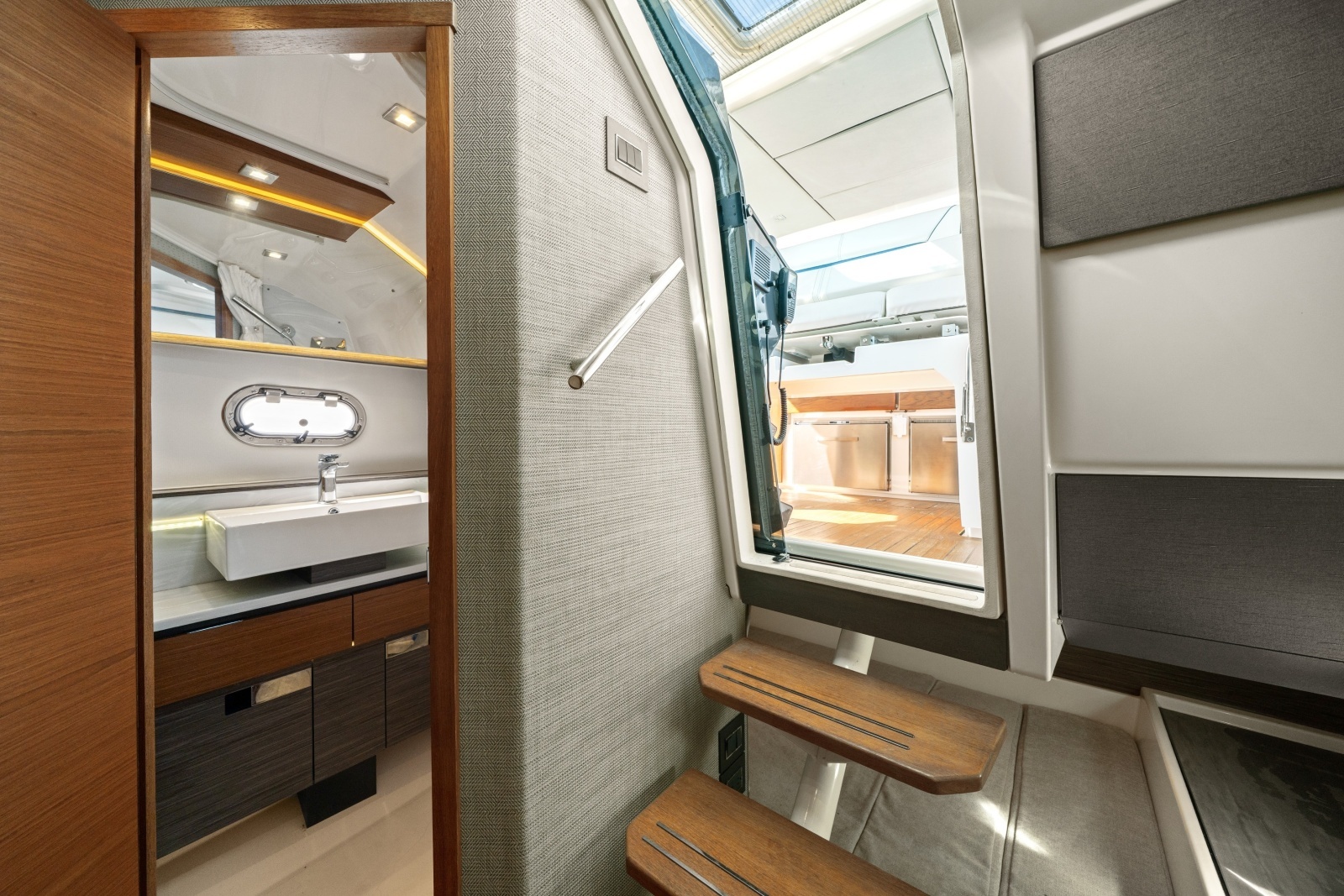 2020 Tiara Yachts 