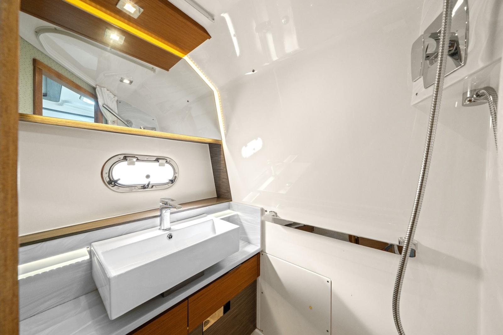 2020 Tiara Yachts 