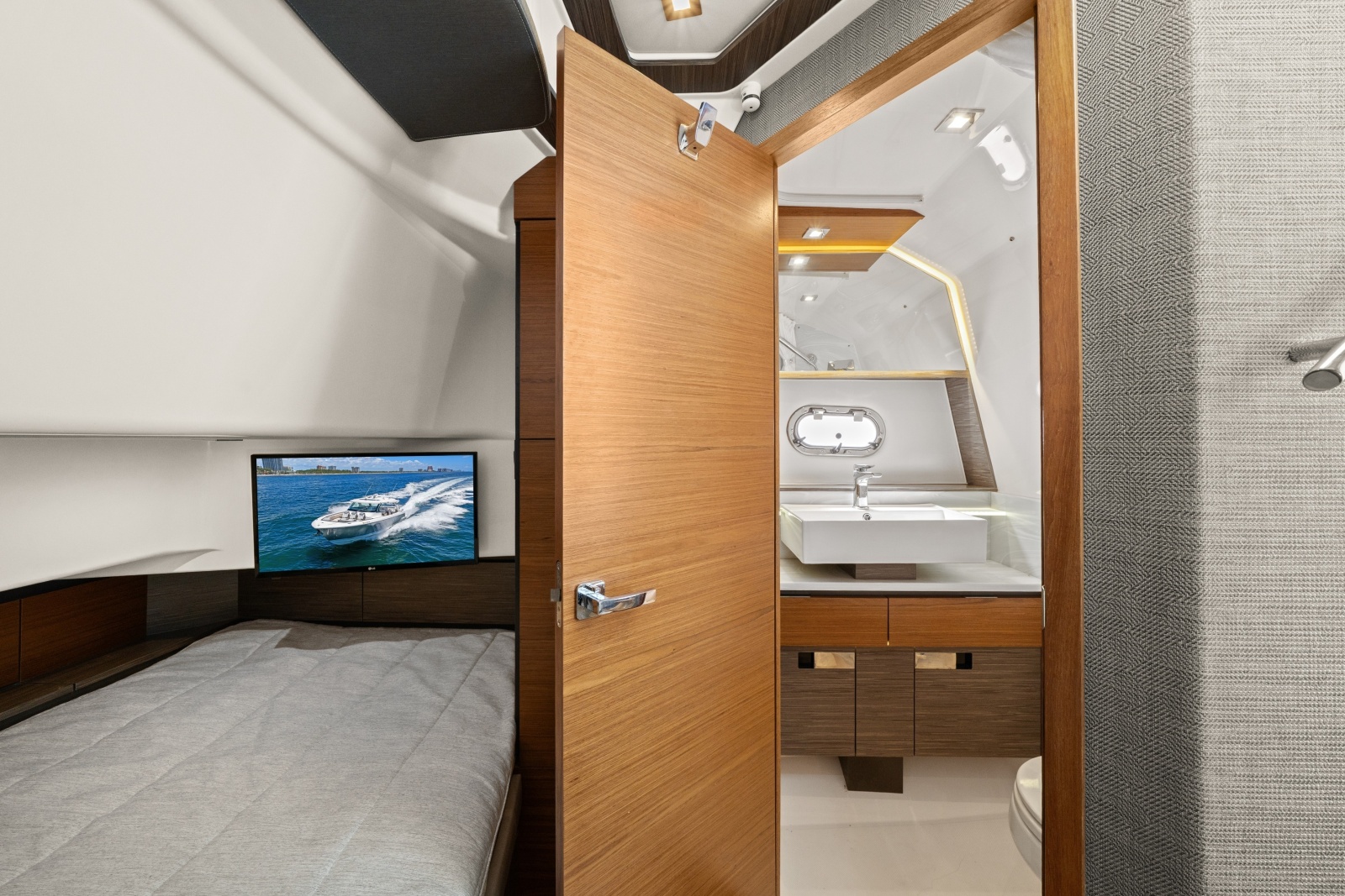 2020 Tiara Yachts 