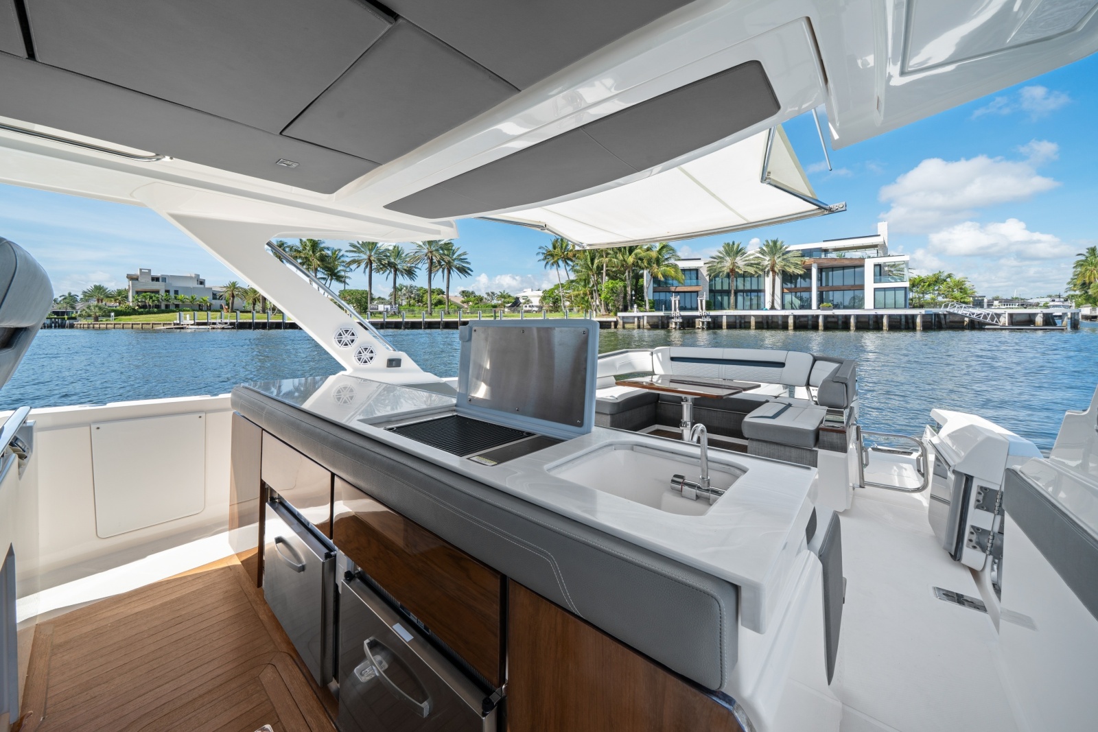 2020 Tiara Yachts 