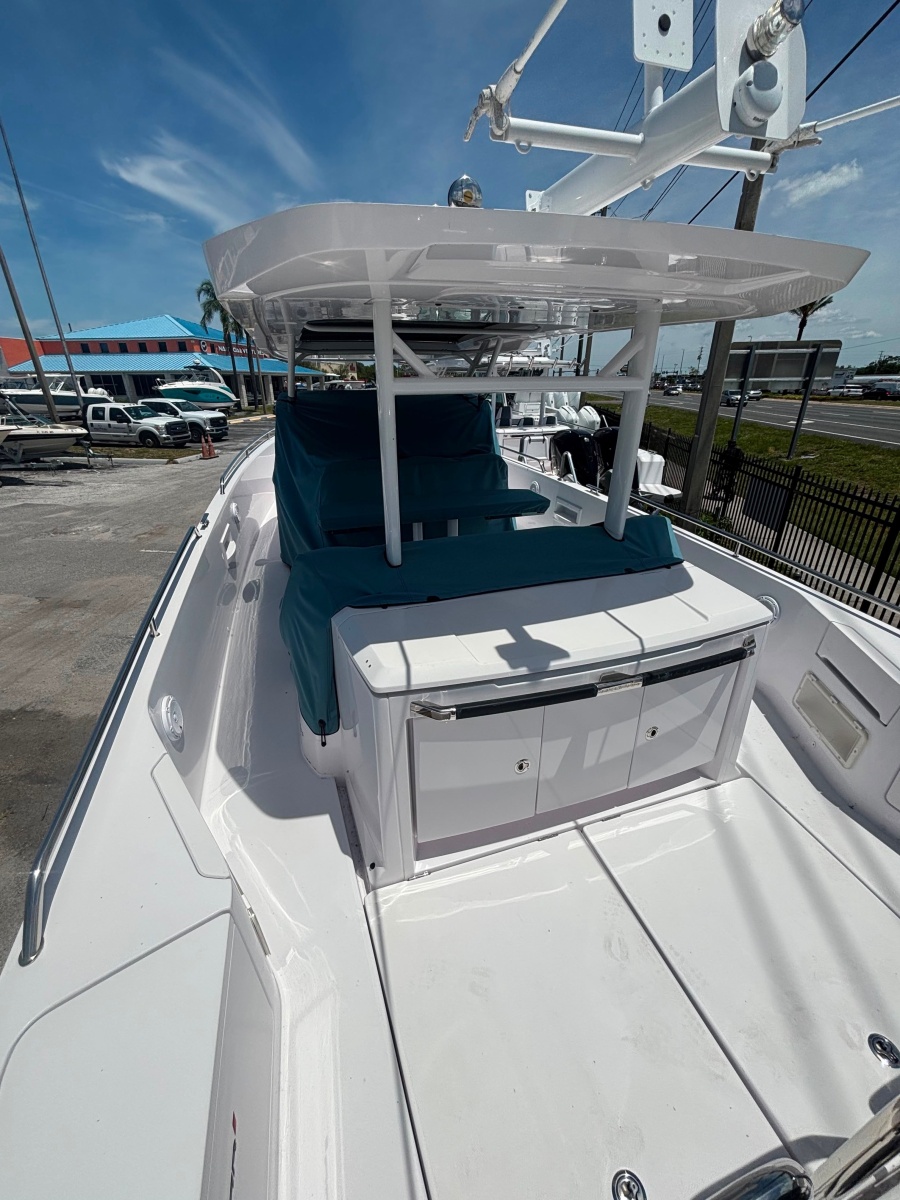 2024 Axopar 37 ST